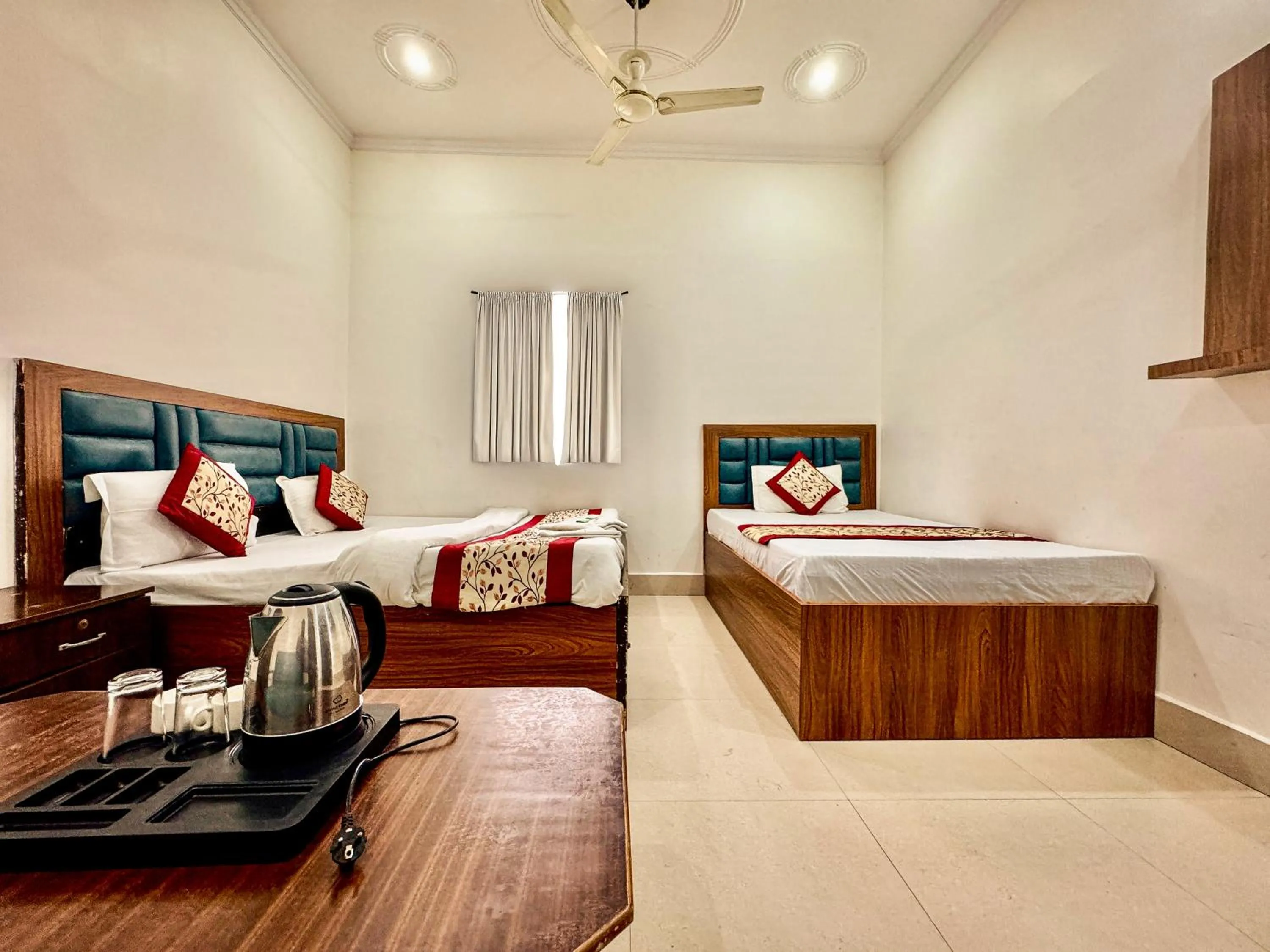 Bed in Murli Manohar Palace