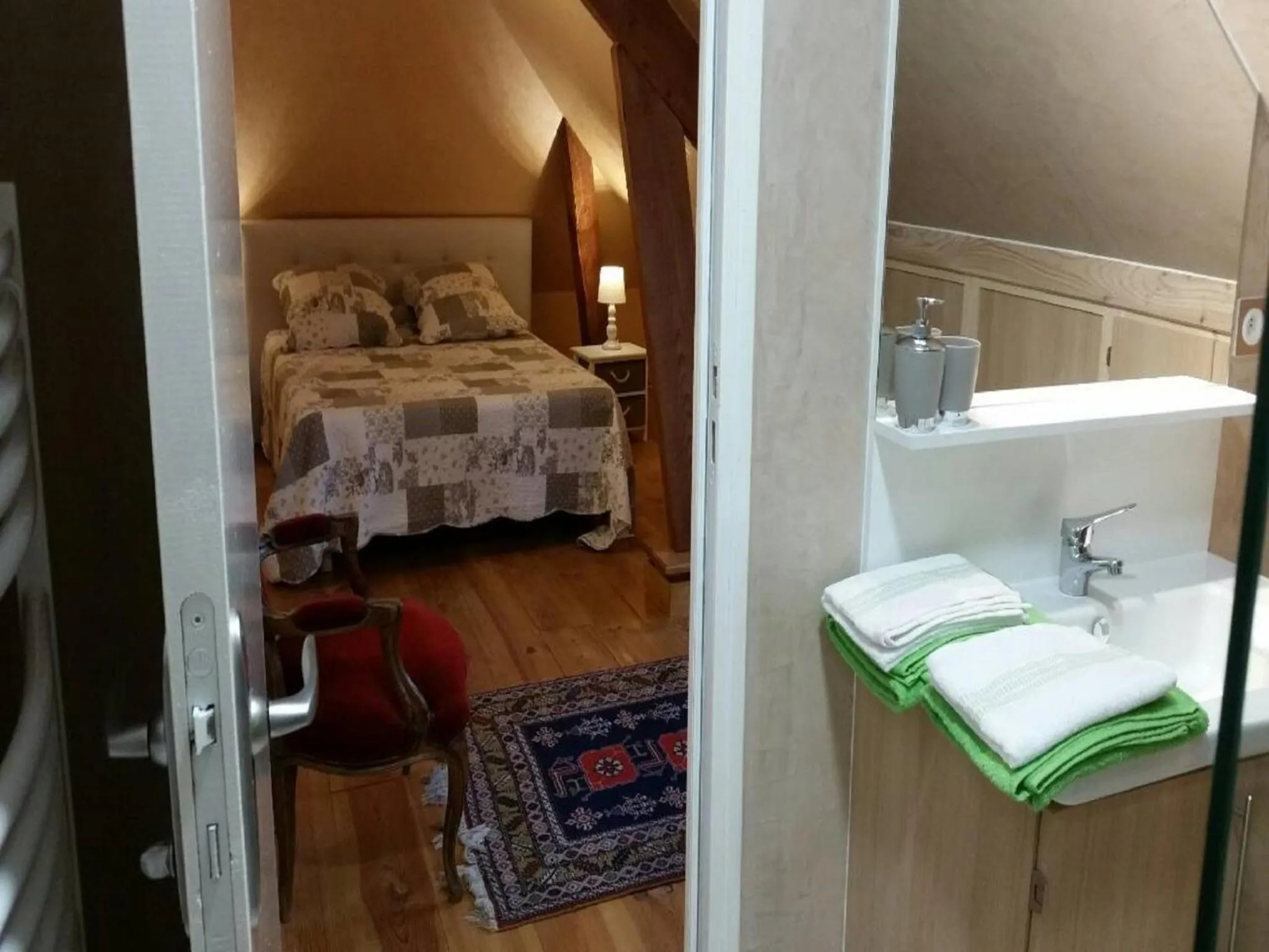 Shower, Bed in Chambres D'hôtes du Plessis