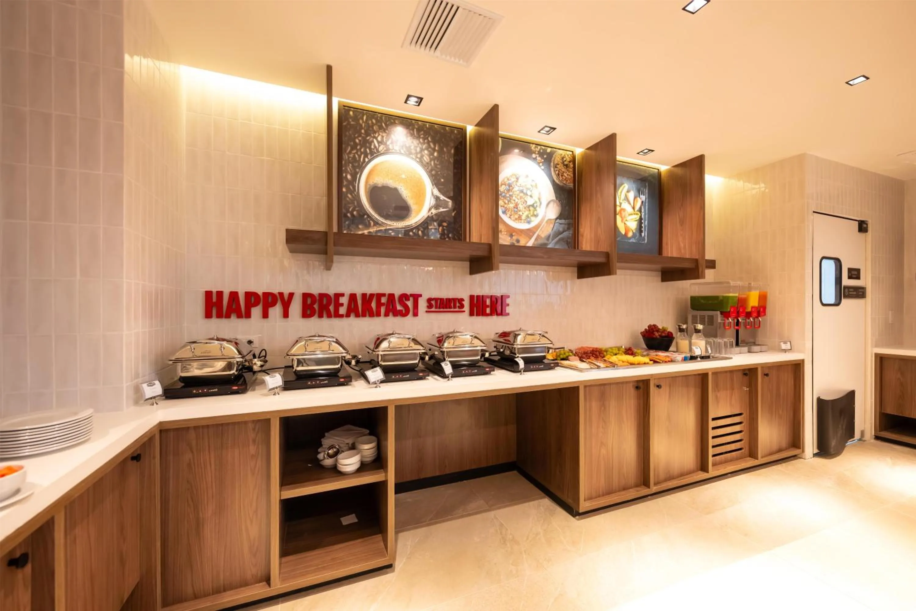 Buffet breakfast in Hotel Hampton By Hilton Santiago De Los Caballeros