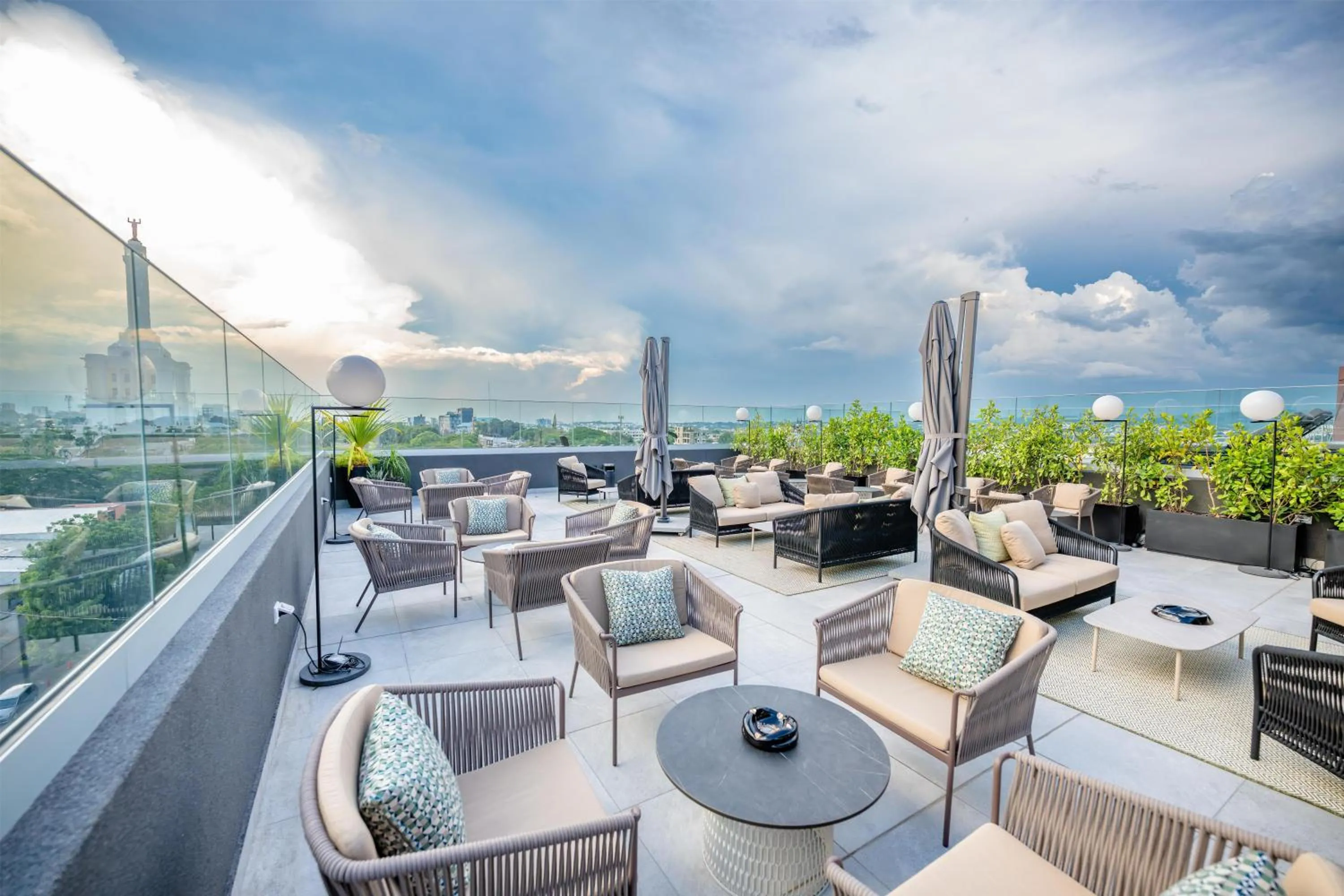 Patio in Hotel Hampton By Hilton Santiago De Los Caballeros