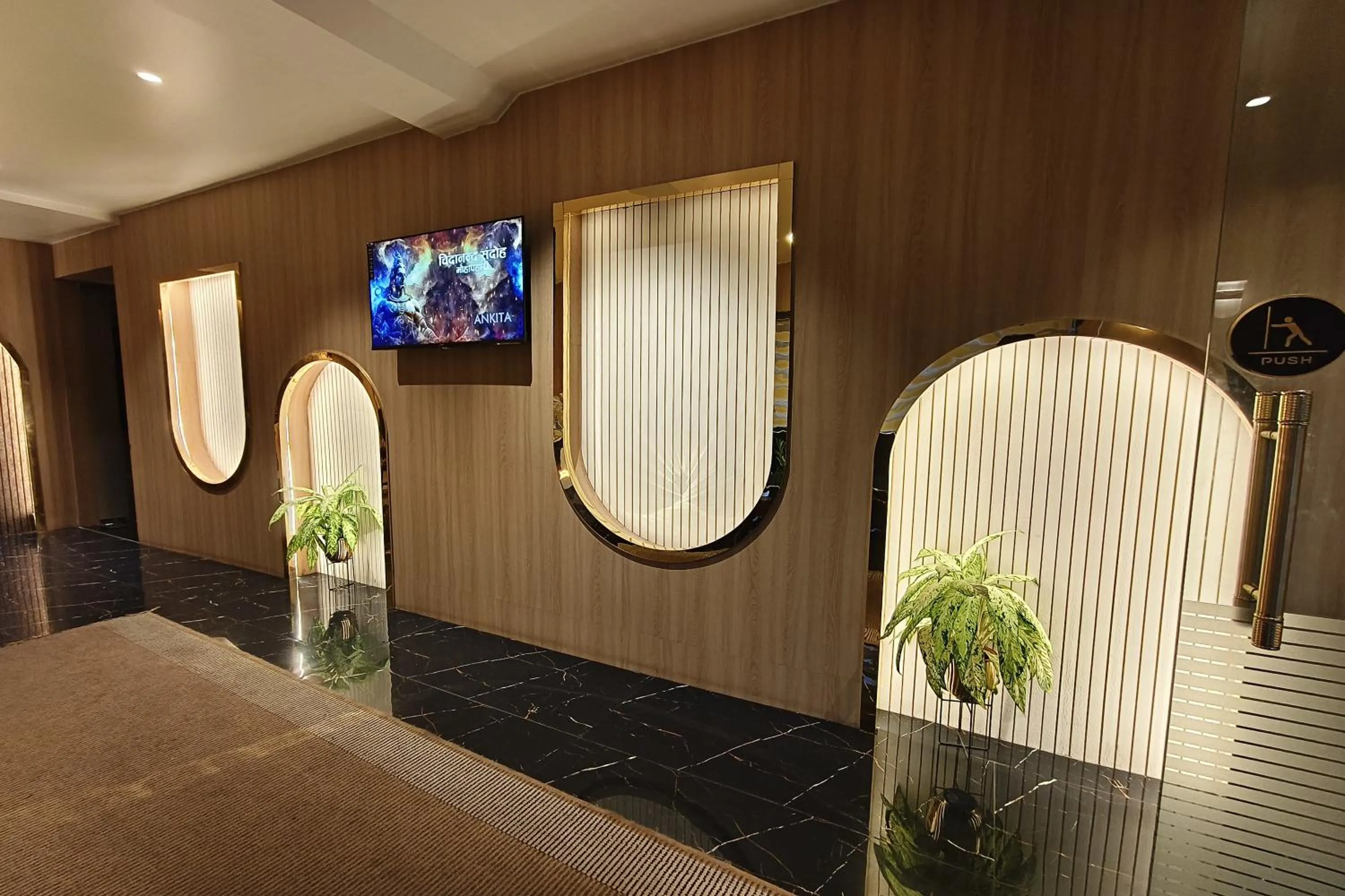 Restaurant/places to eat in The Golden Arc