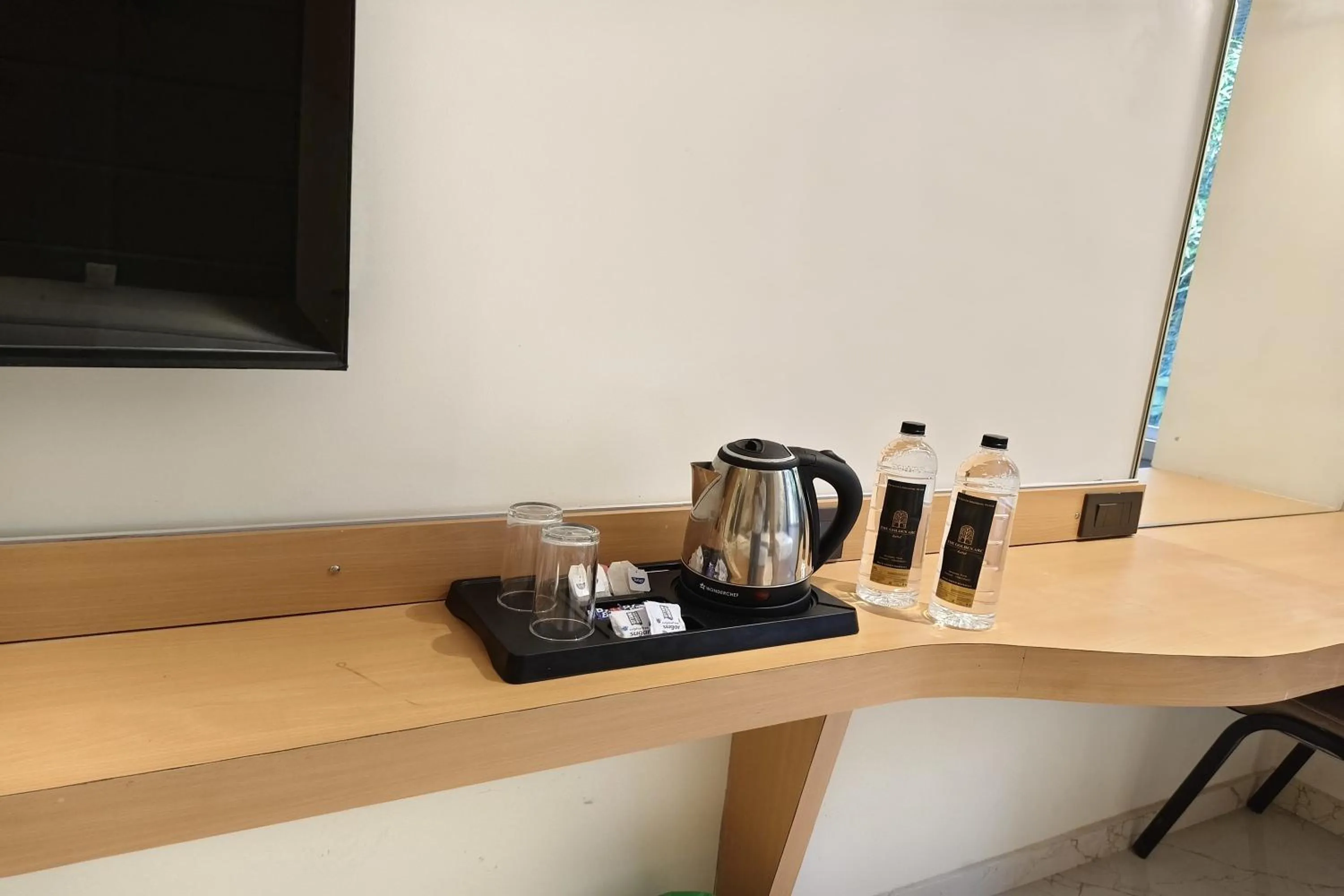 Coffee/tea facilities in The Golden Arc