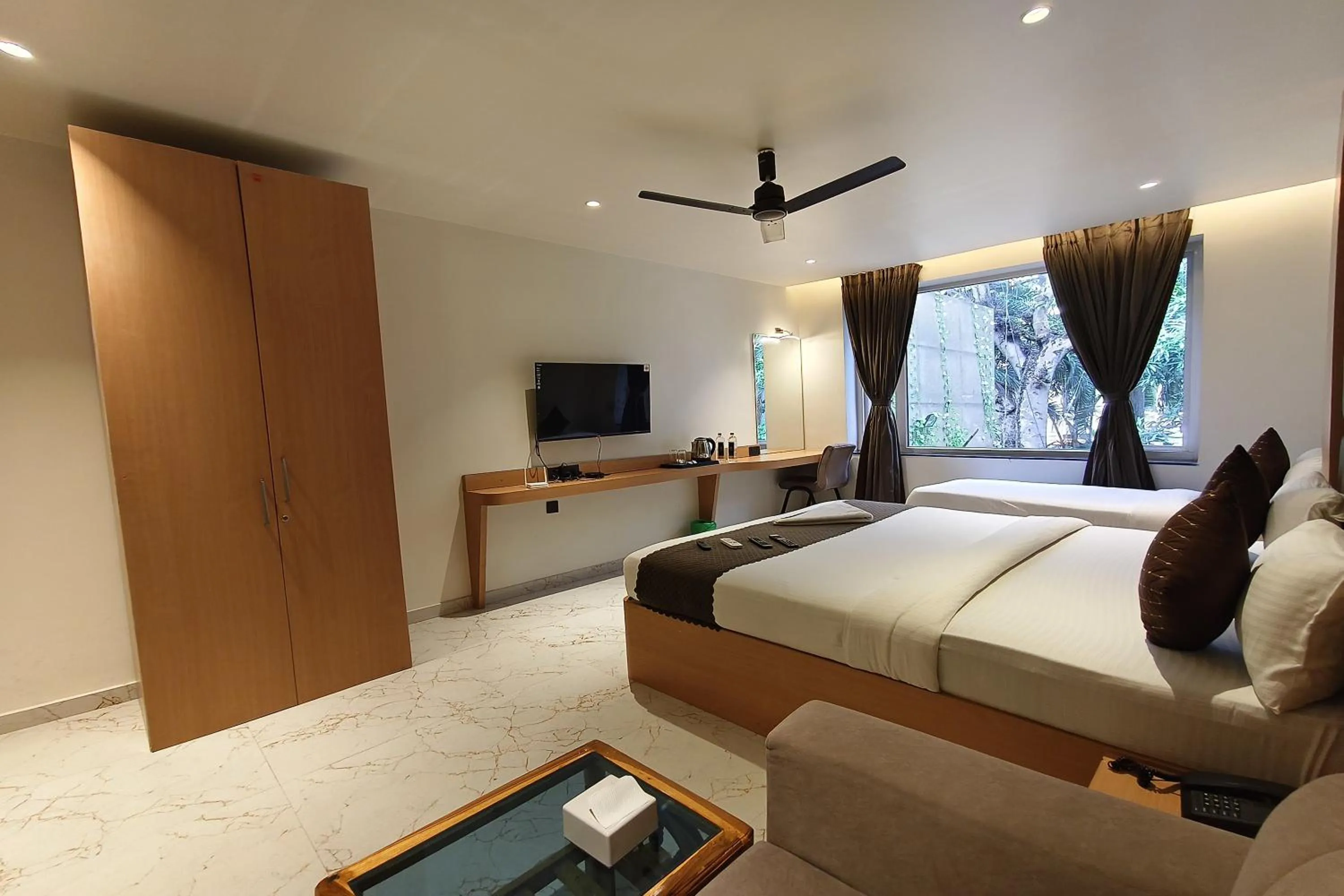 Photo of the whole room in The Golden Arc