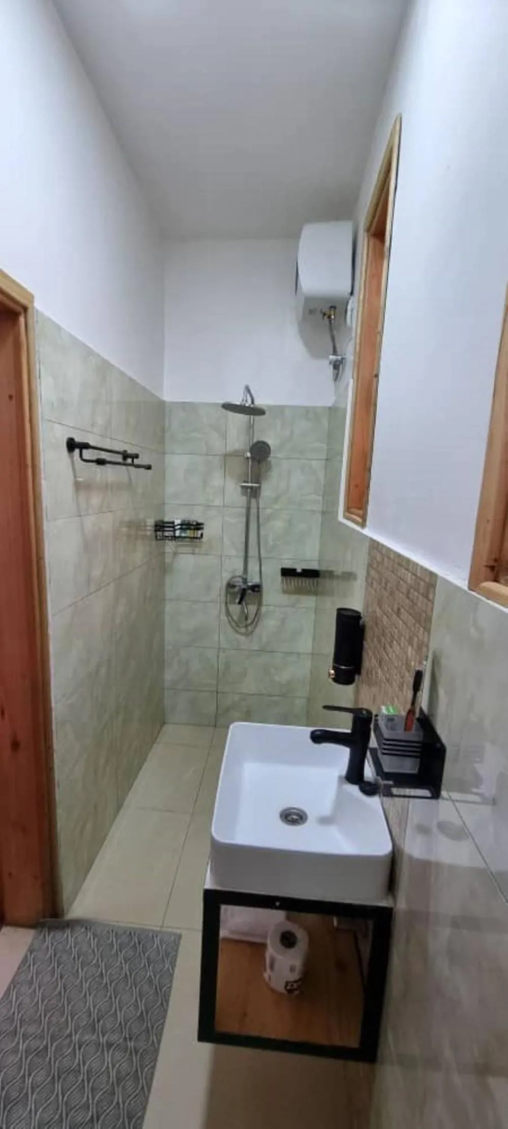 Shower in Coffee Pot Hotel