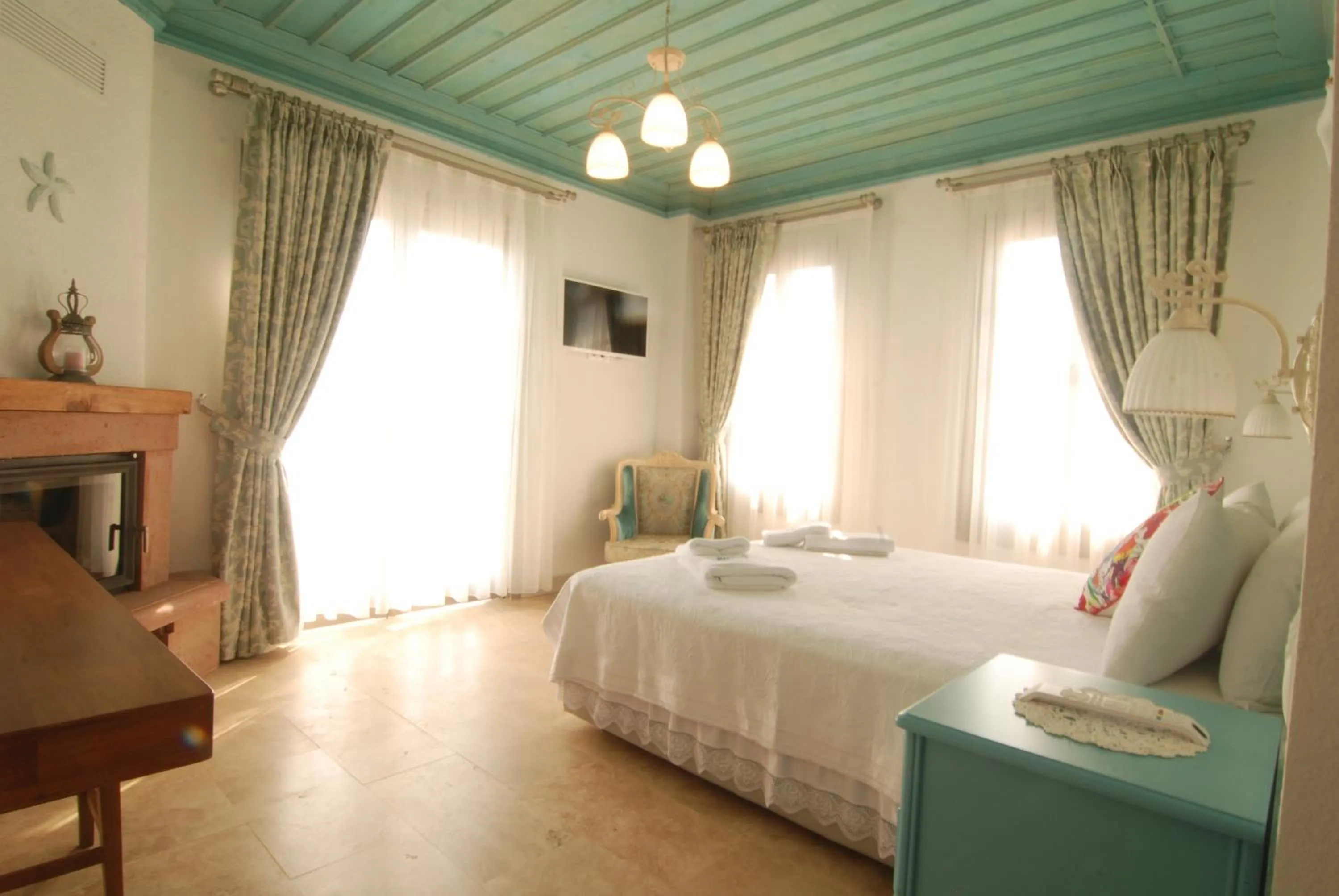 Day, Bed in Cunda Fora Hotel