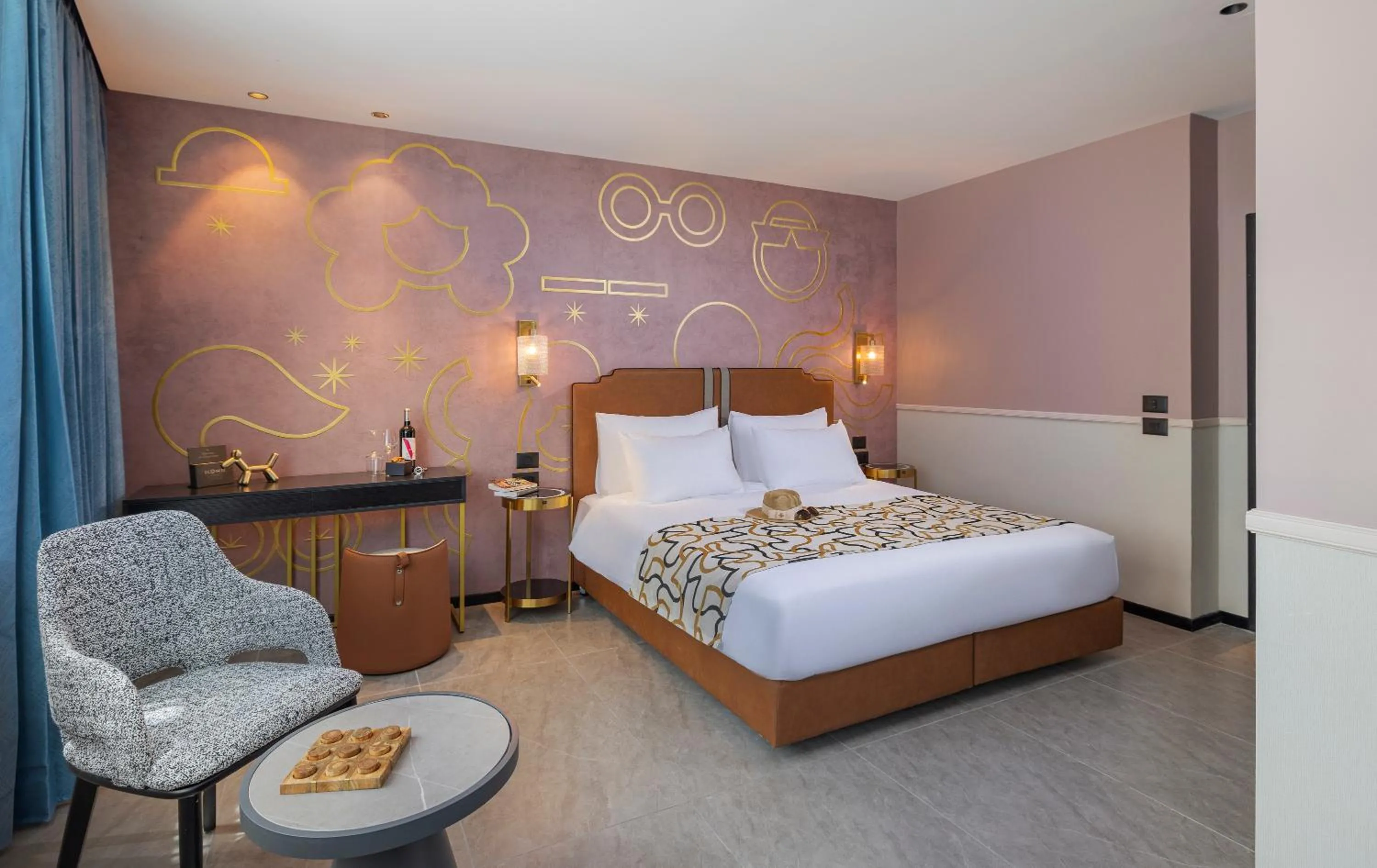 Deluxe Double Room - Disability Access in Iconic Hotel - by Echo Hotels