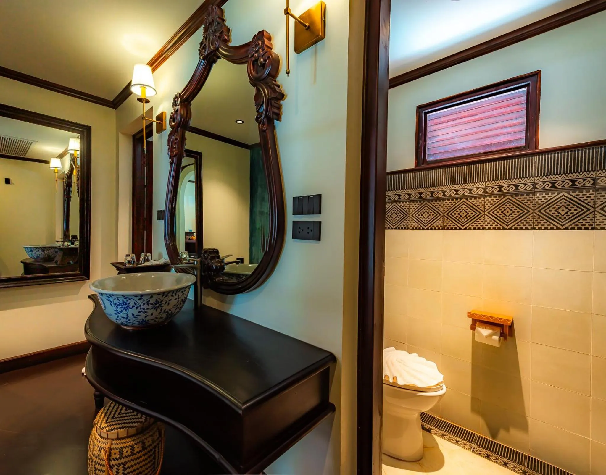 Toilet in Sengphachanh Heritage Boutique