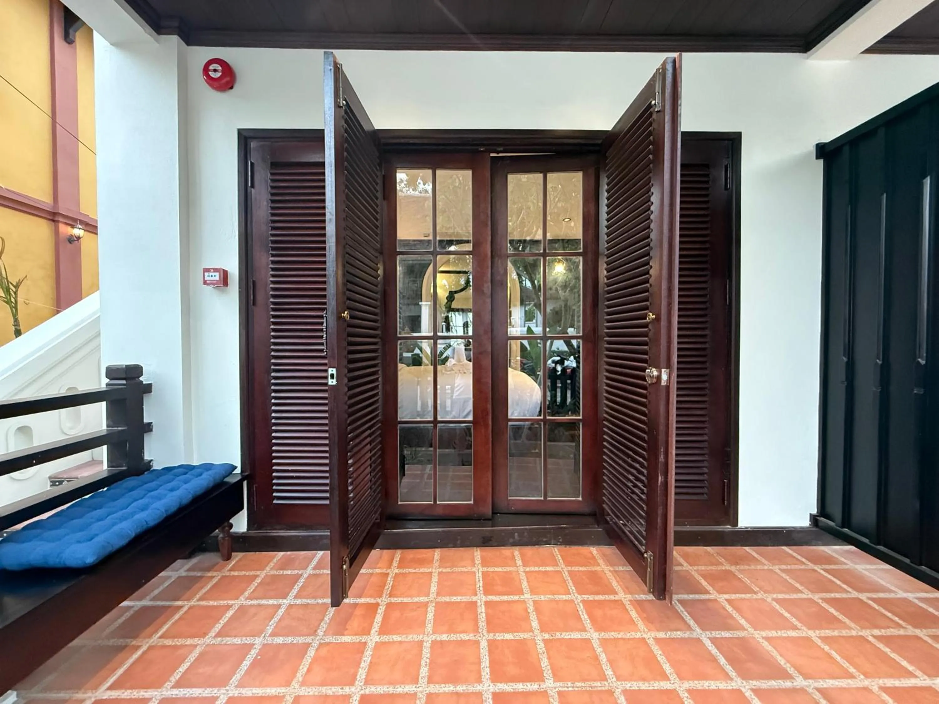 Quiet street view in Sengphachanh Heritage Boutique