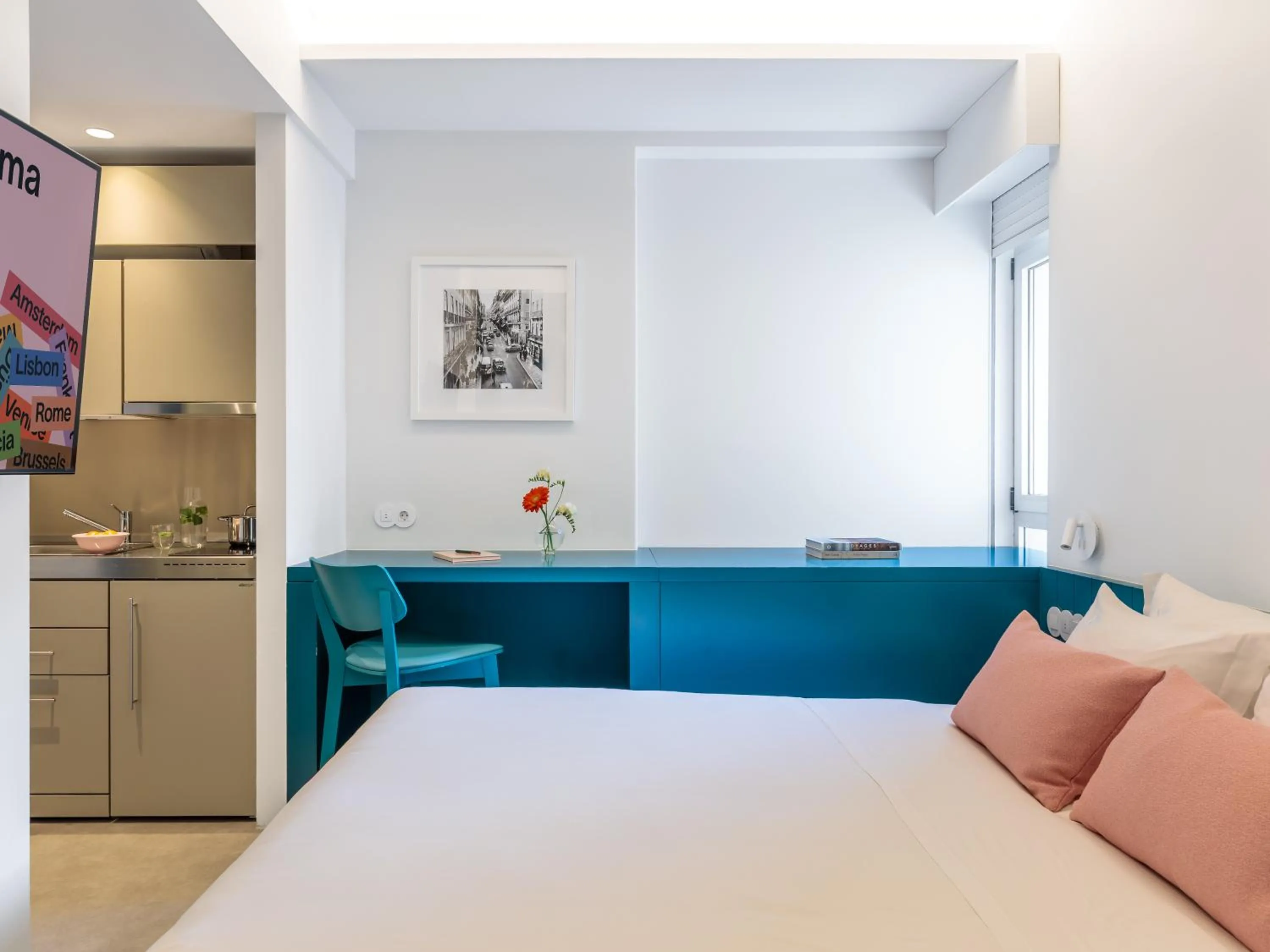 Bed in LSA Alvalade by Numa