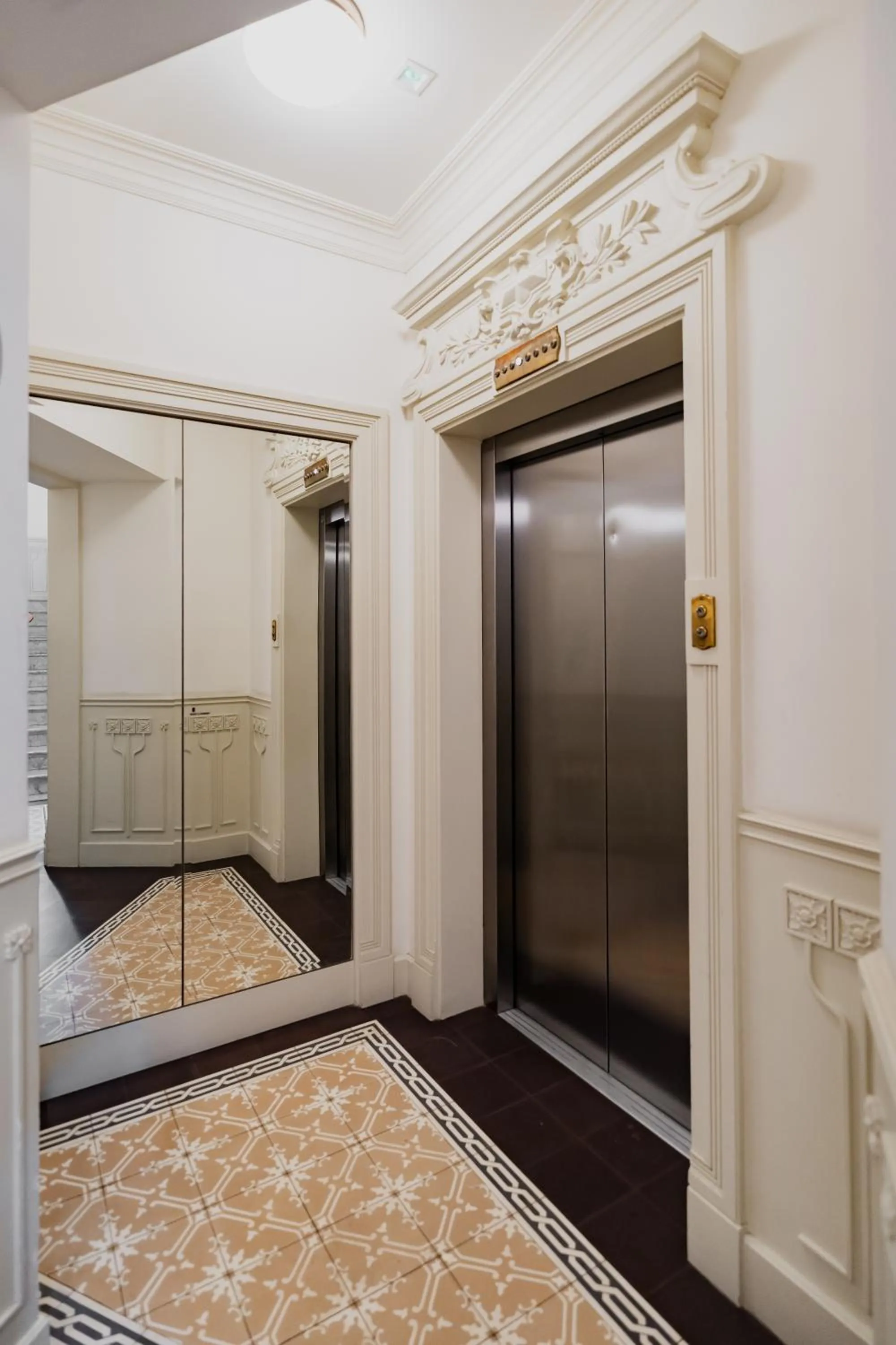 elevator in Warsaw Concept