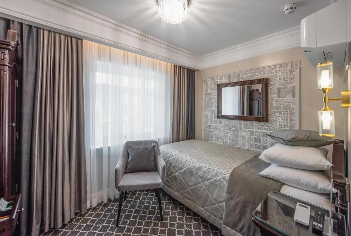 Bed in Riverside Inn