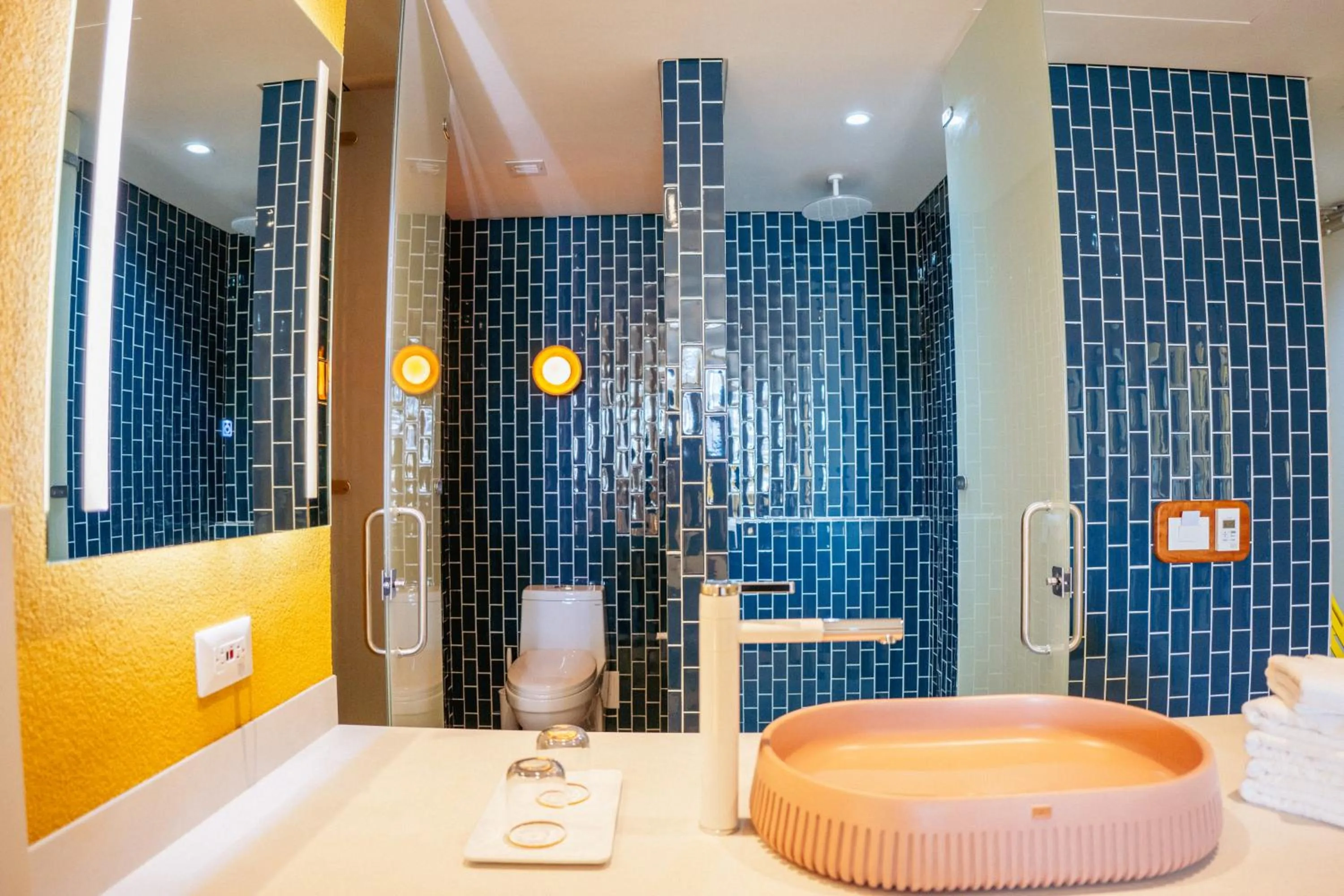 Shower in Zapadilly Tree Hotel