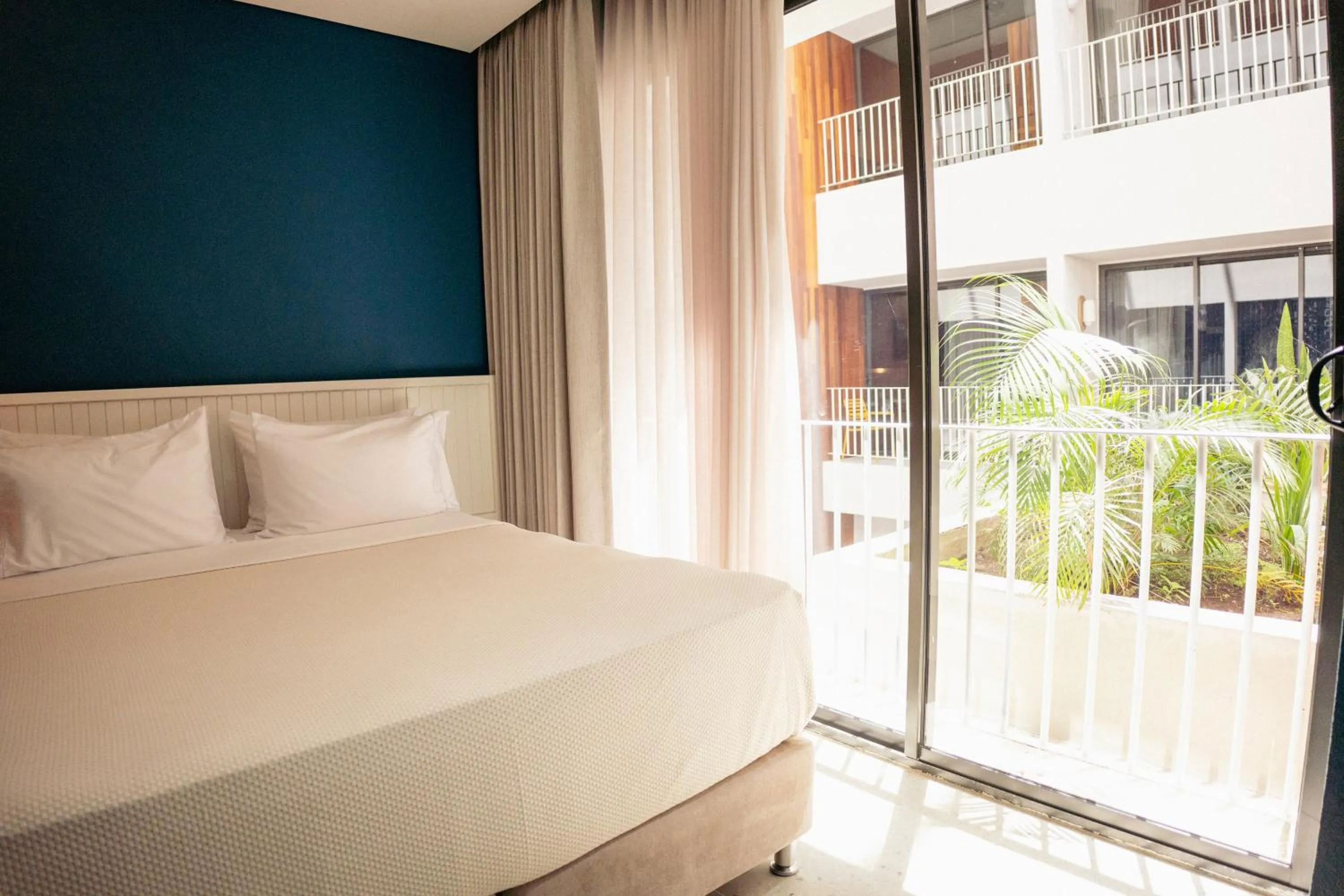 Bed in Zapadilly Tree Hotel