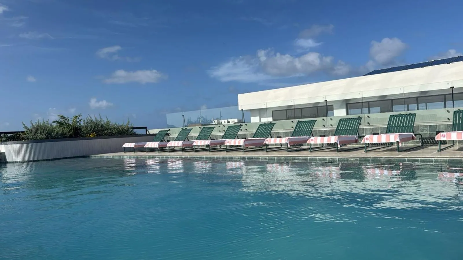 Swimming pool in Zapadilly Tree Hotel