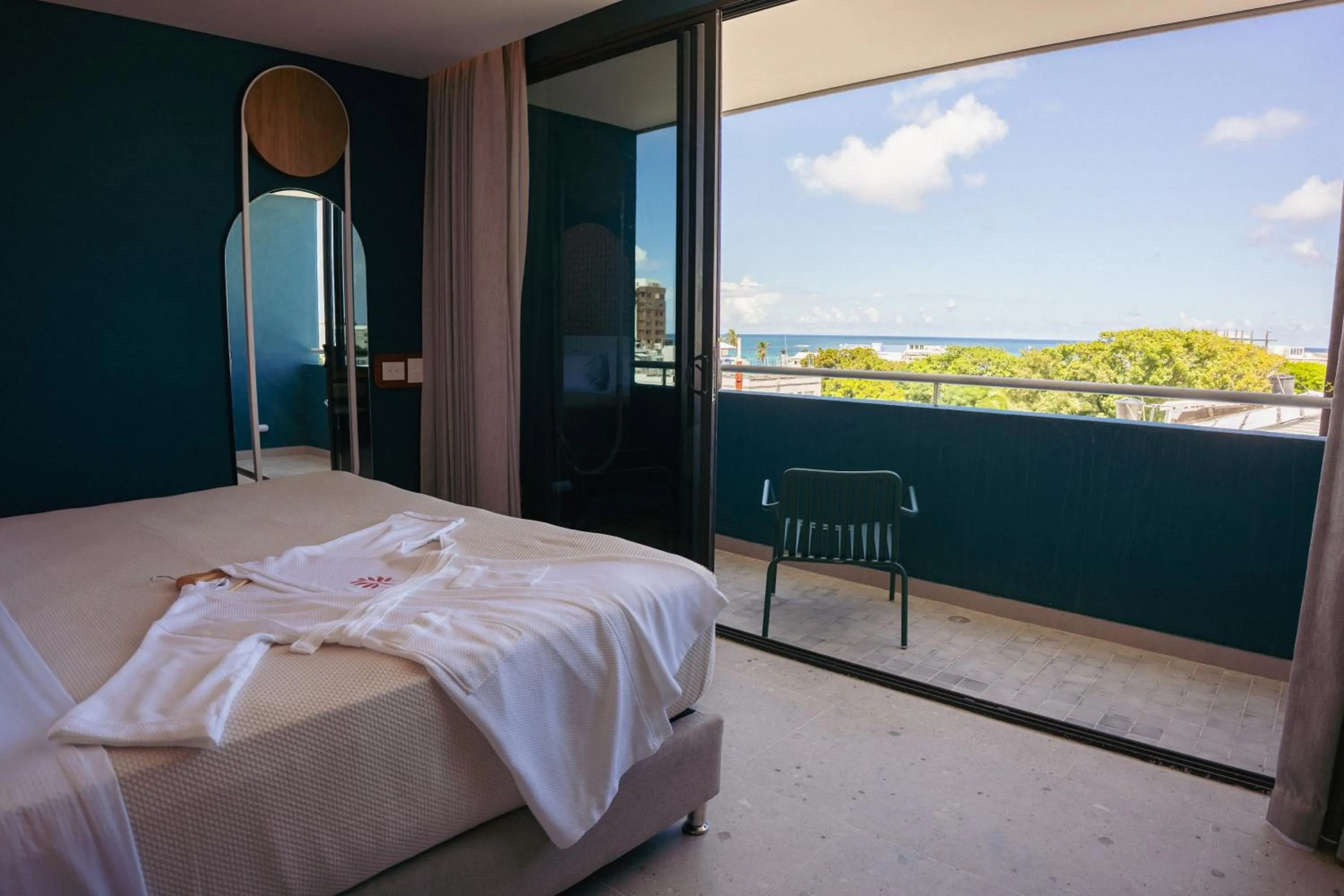 Bed in Zapadilly Tree Hotel