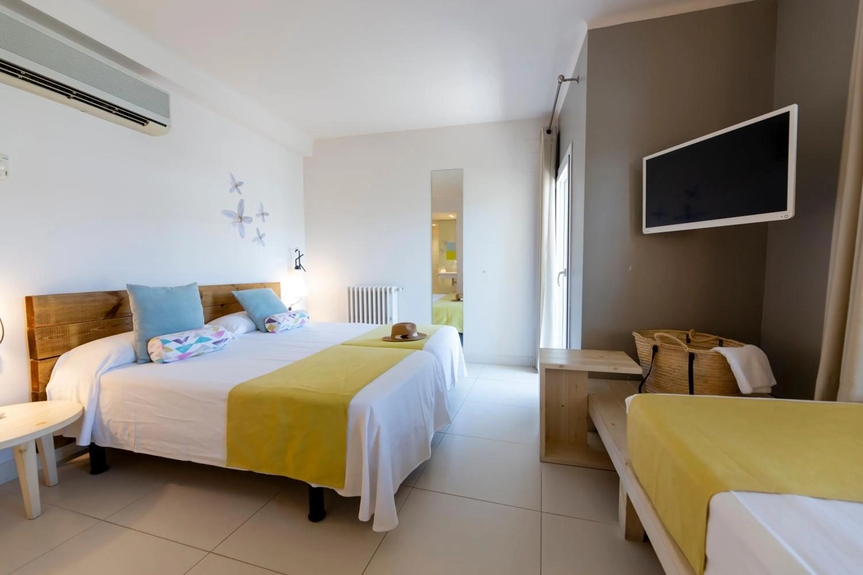 Bed in Hotel Tarongeta - Adults Only