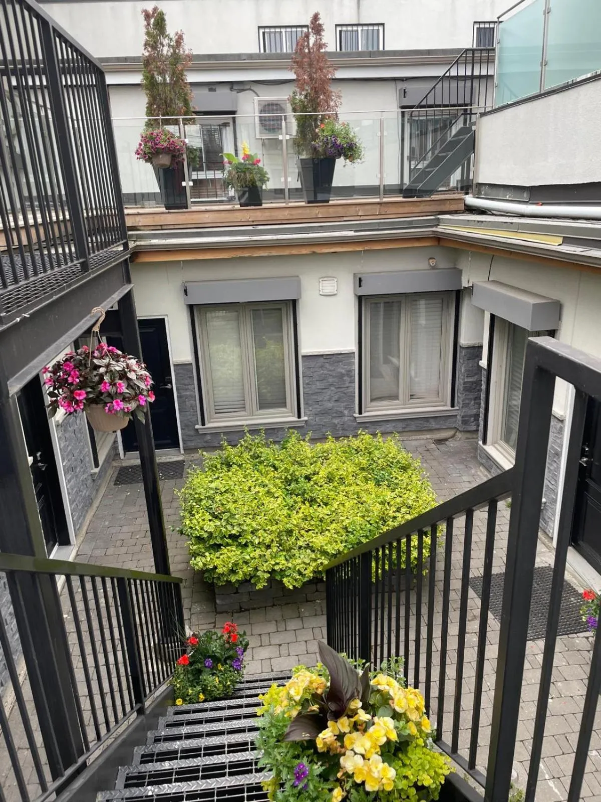 Property building in Dragon Gate Inn