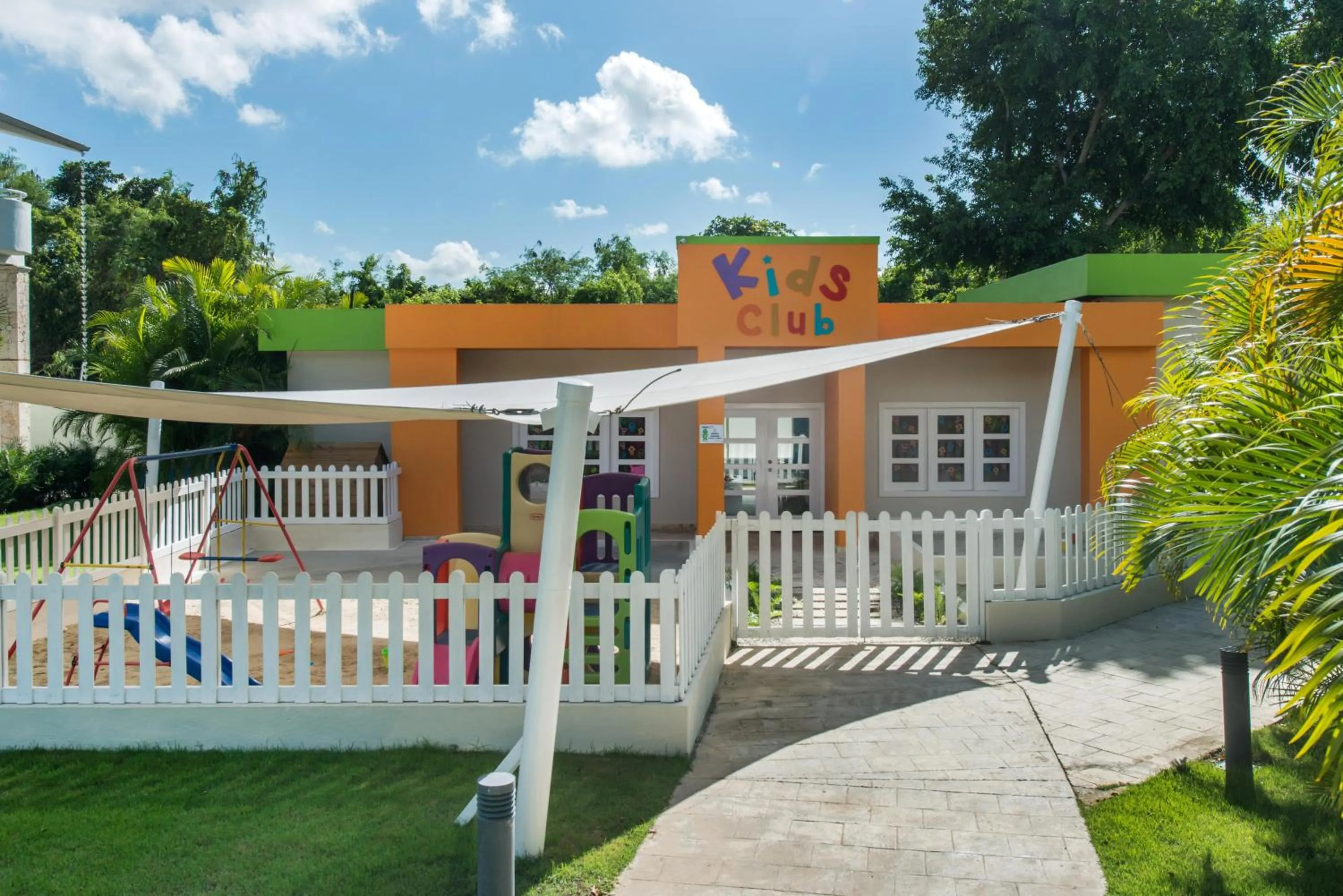 children in Emotions by Hodelpa - Juan Dolio