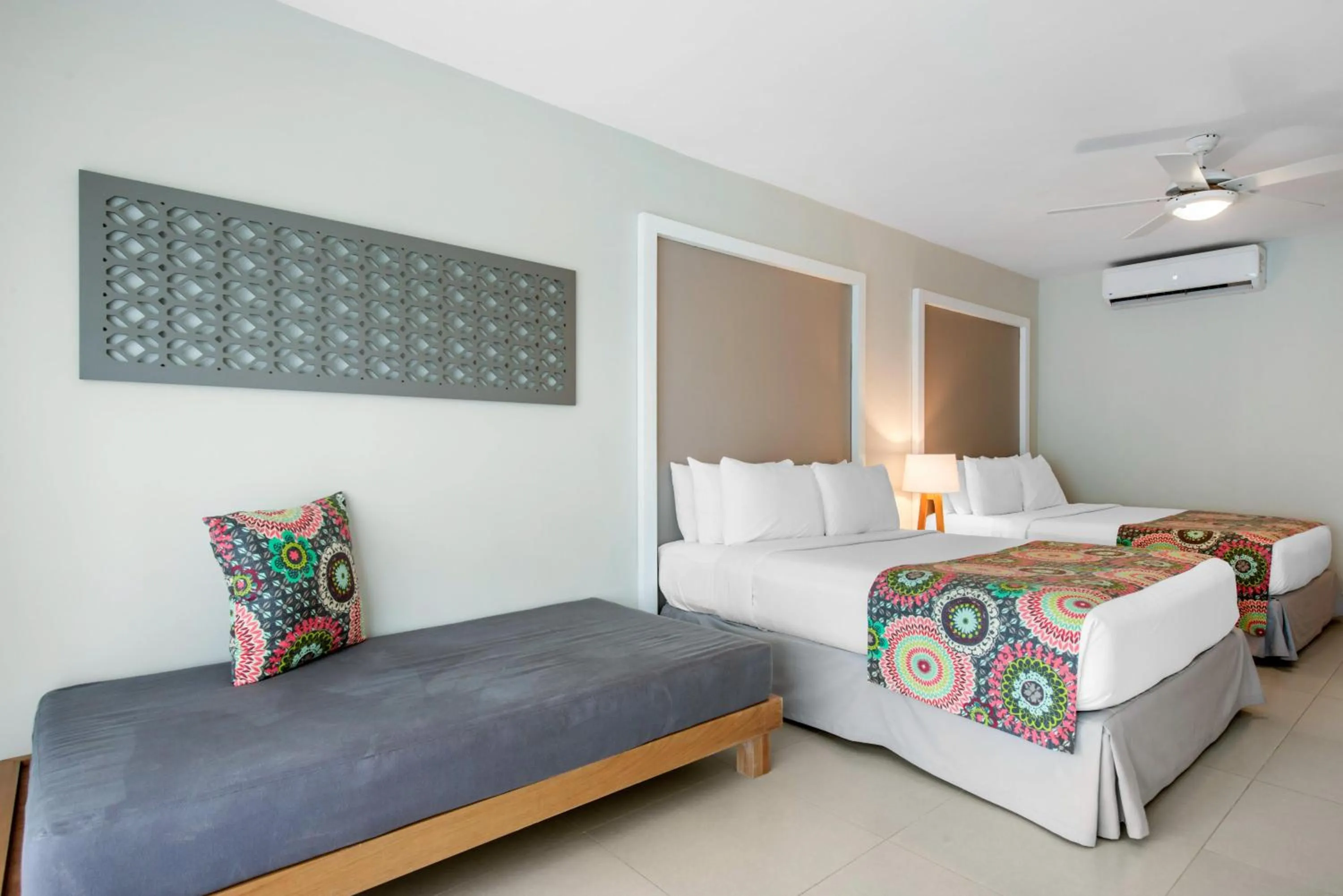 Photo of the whole room, Bed in Emotions by Hodelpa - Juan Dolio