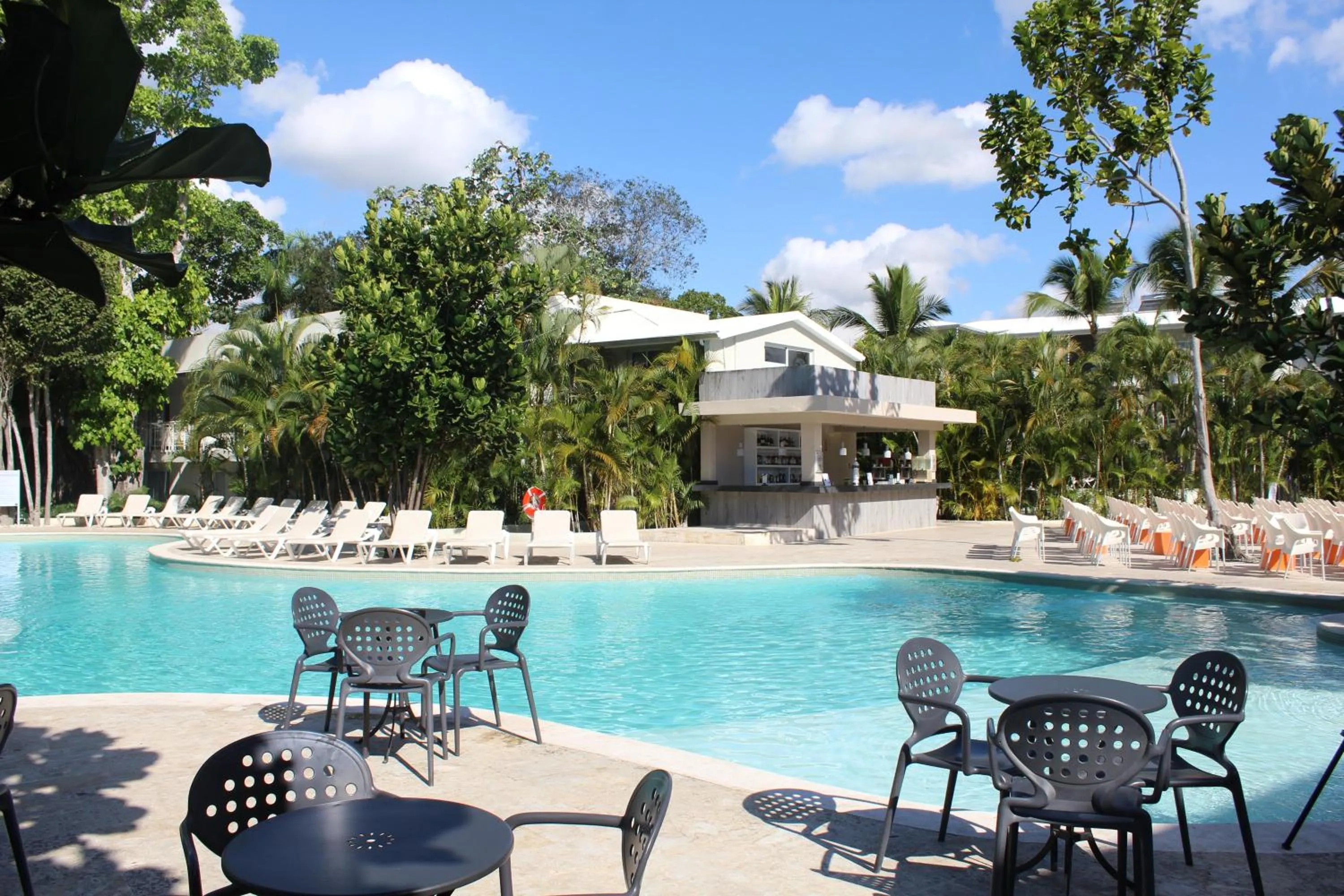 Swimming pool in Emotions by Hodelpa - Juan Dolio