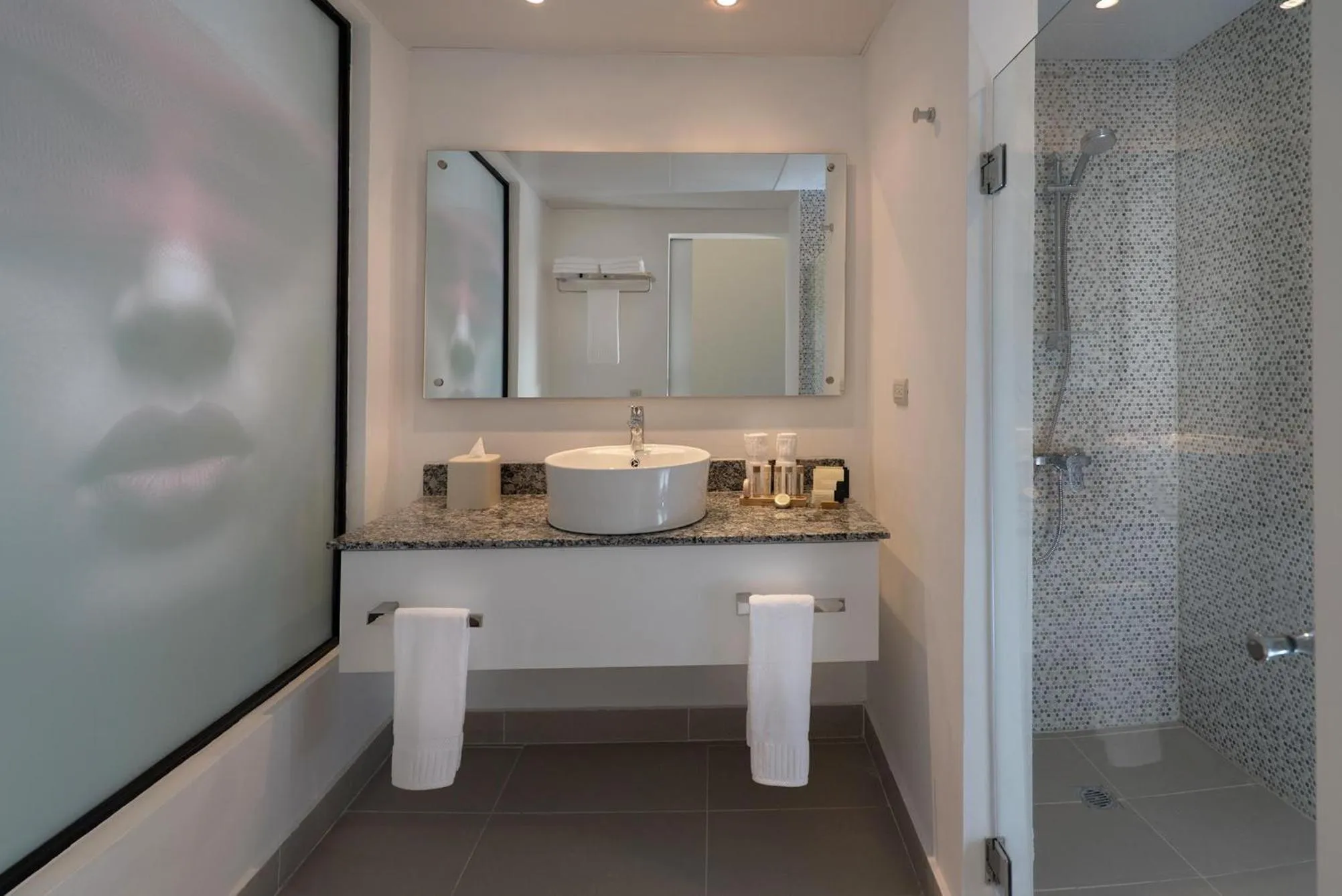 Bathroom in Emotions by Hodelpa - Juan Dolio