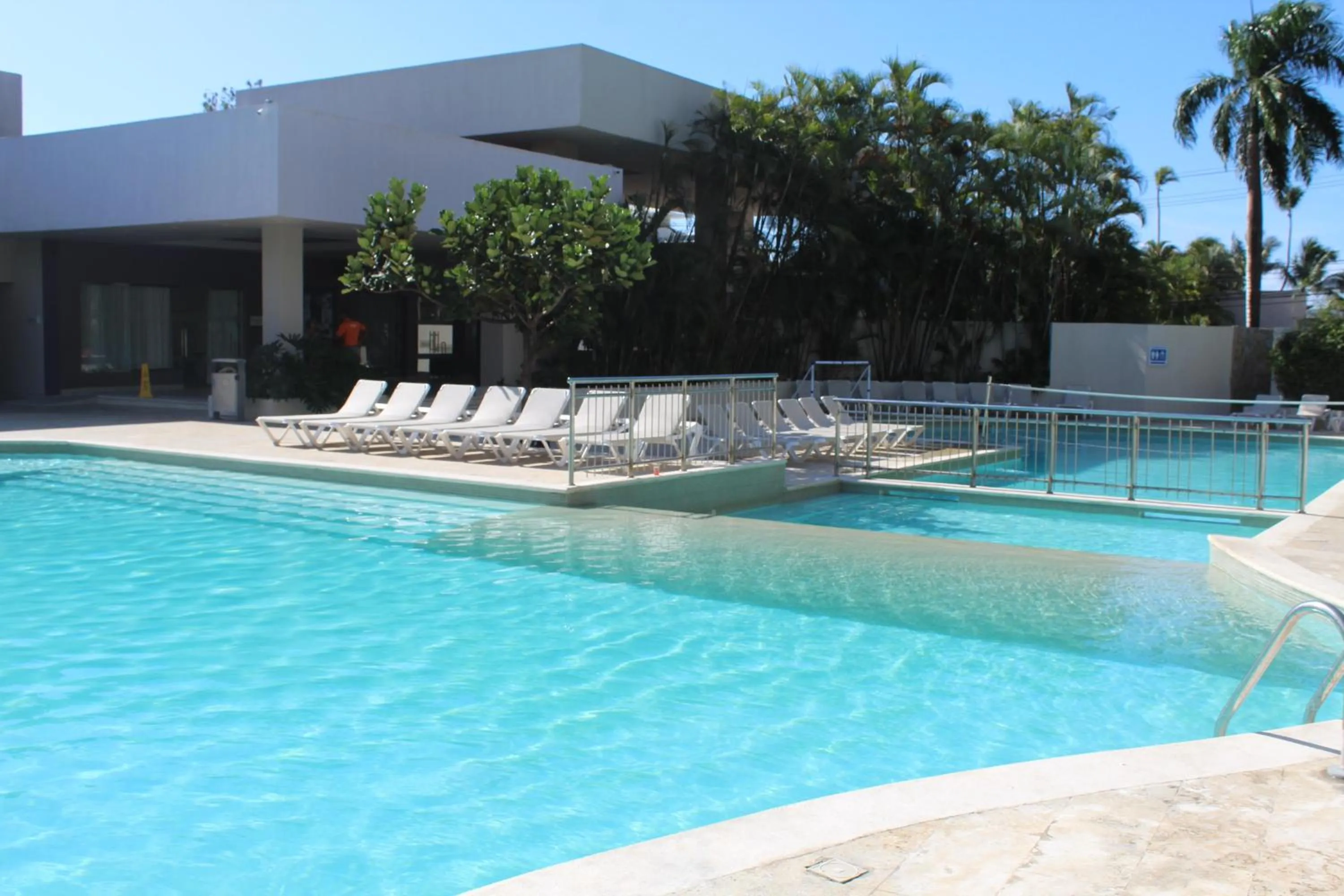 Swimming pool in Emotions by Hodelpa - Juan Dolio