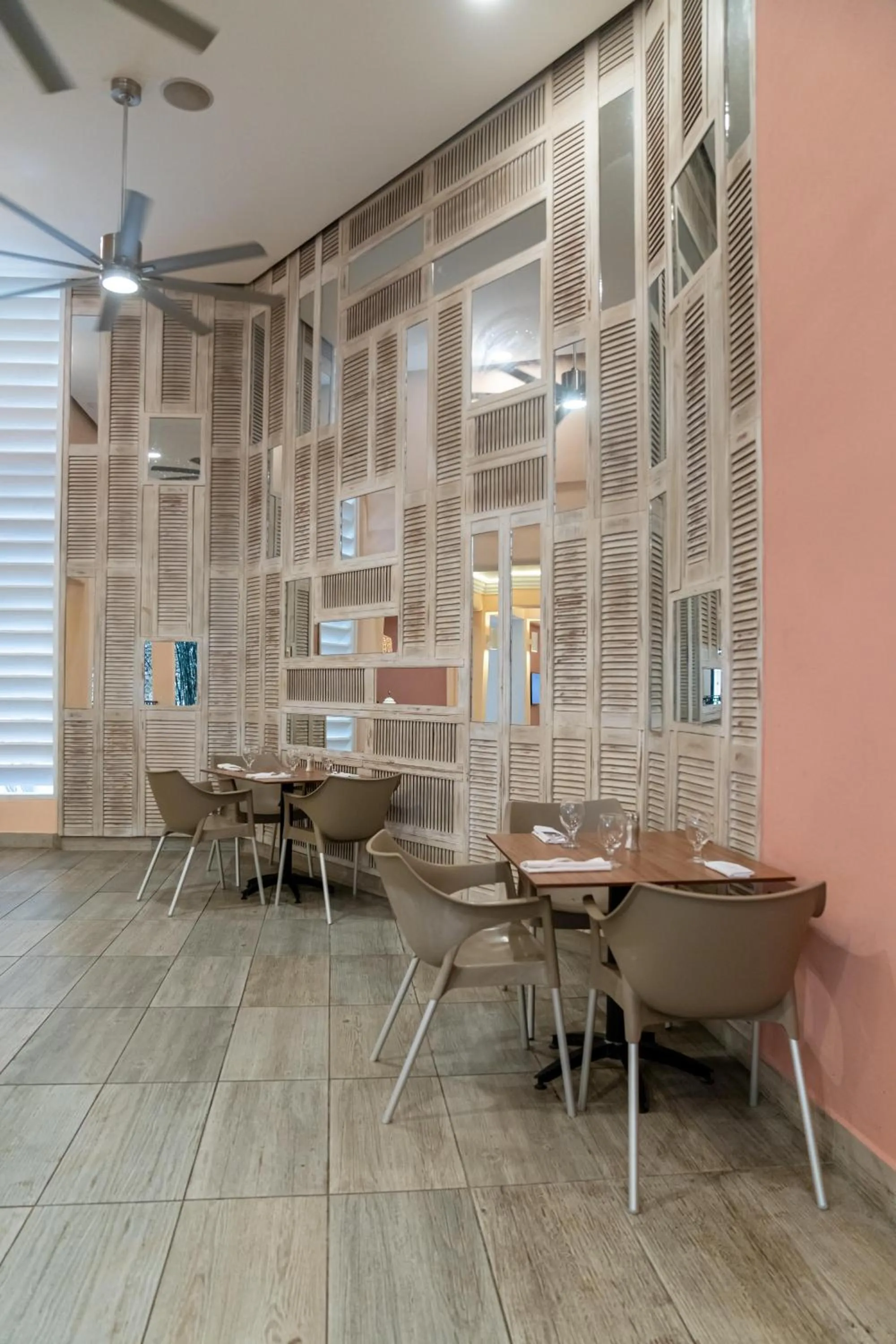 Restaurant/places to eat in Emotions by Hodelpa - Juan Dolio