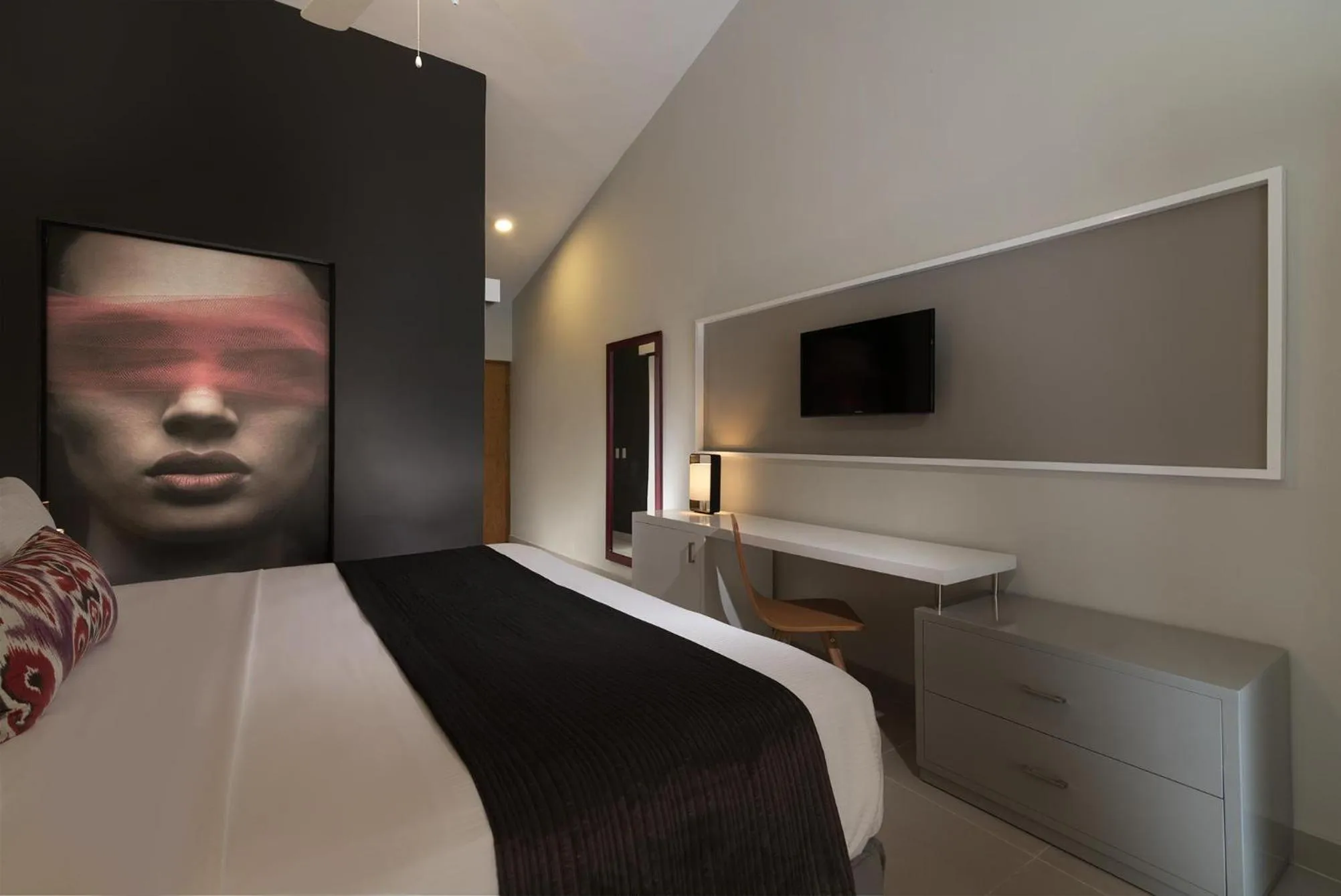 Photo of the whole room, Bed in Emotions by Hodelpa - Juan Dolio