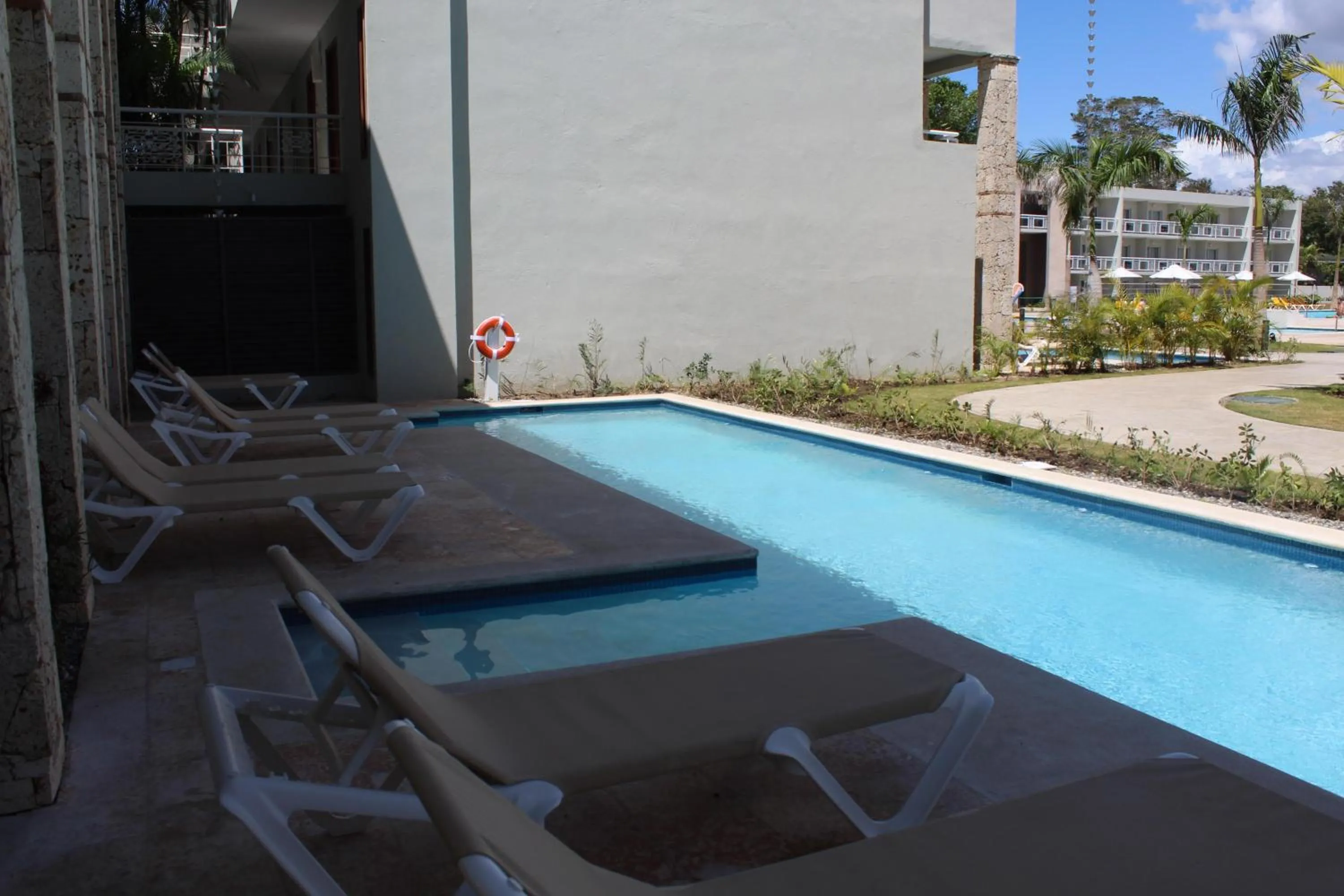 Swimming pool in Emotions by Hodelpa - Juan Dolio