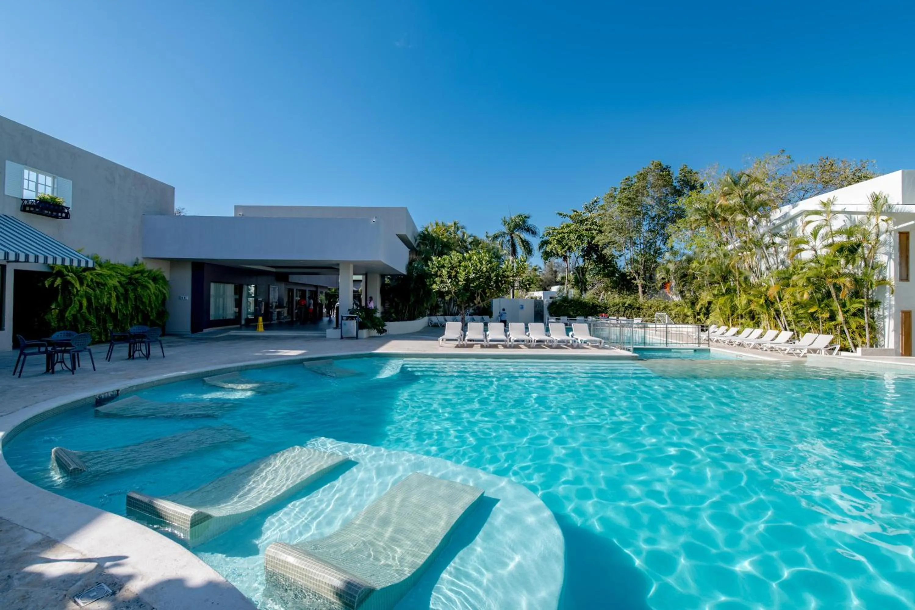 Swimming pool in Emotions by Hodelpa - Juan Dolio