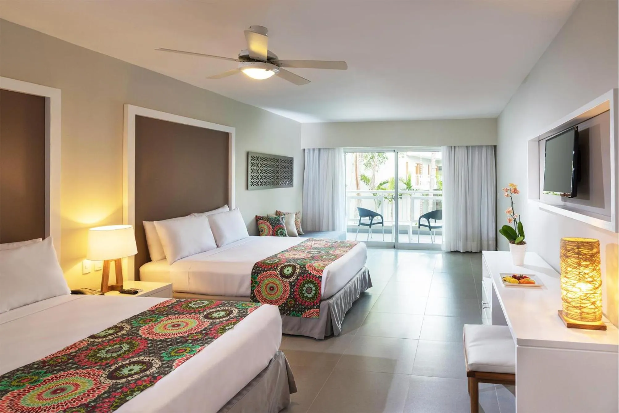 Photo of the whole room, Bed in Emotions by Hodelpa - Juan Dolio