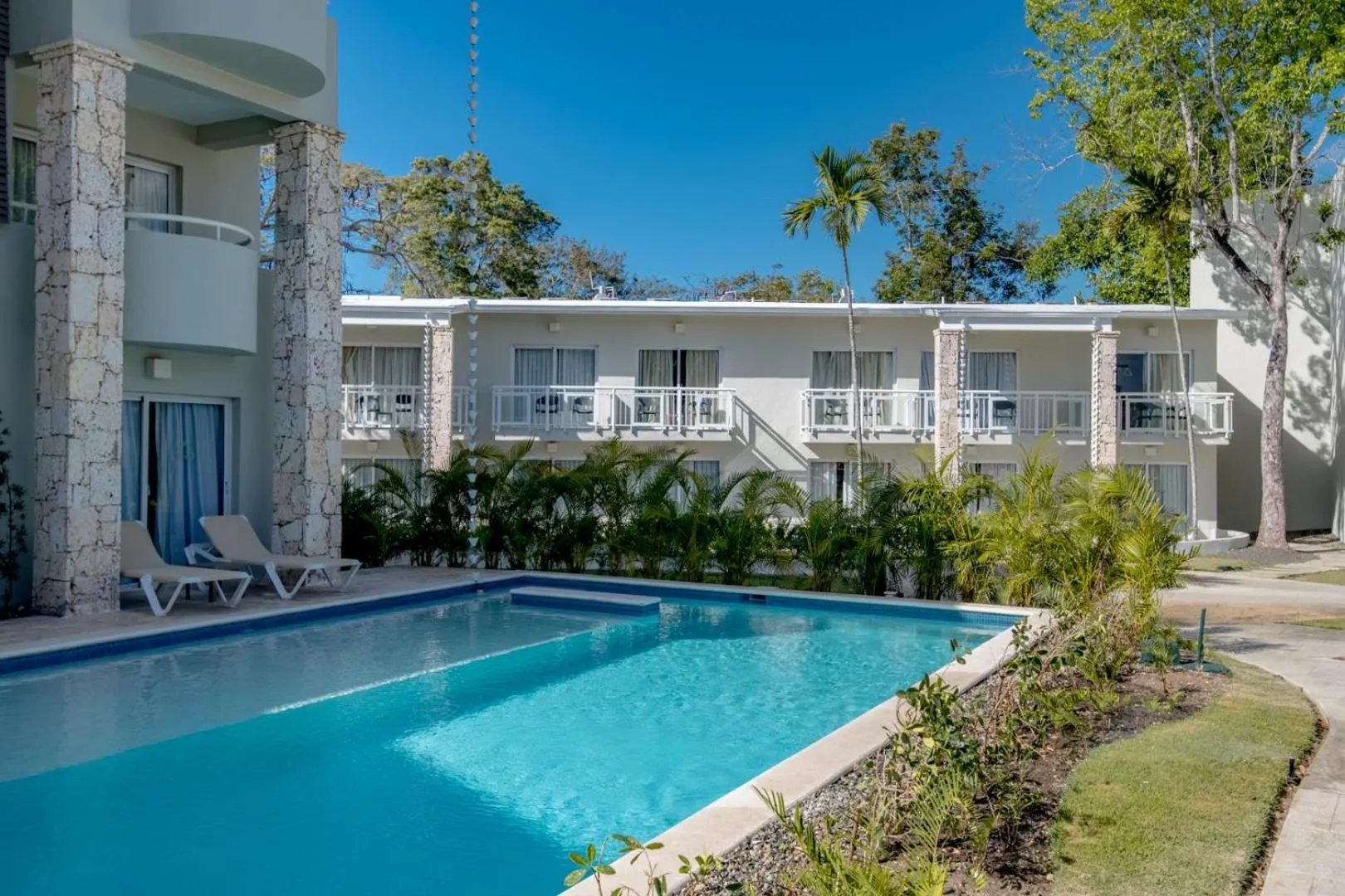 Swimming pool in Emotions by Hodelpa - Juan Dolio