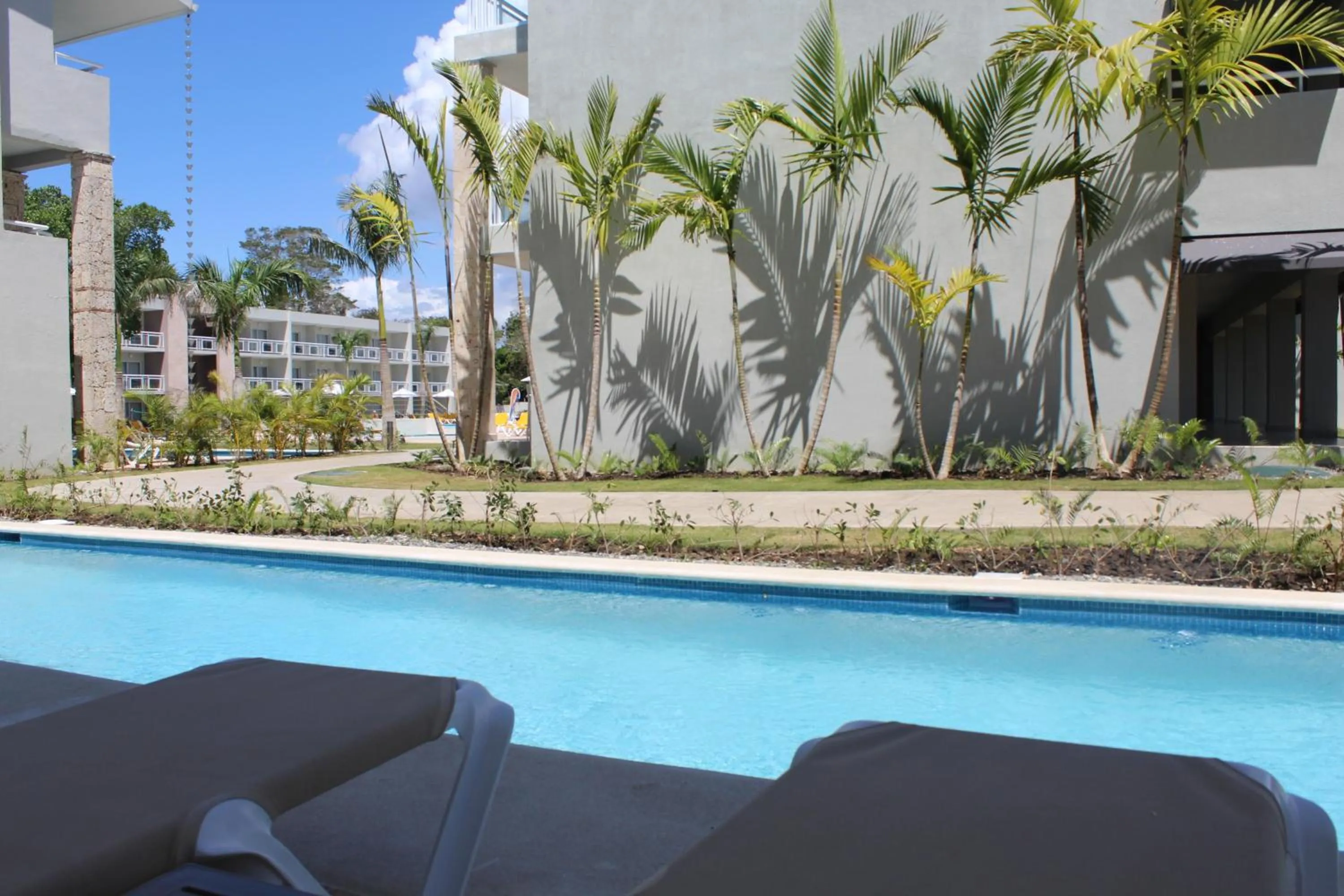 Swimming pool in Emotions by Hodelpa - Juan Dolio