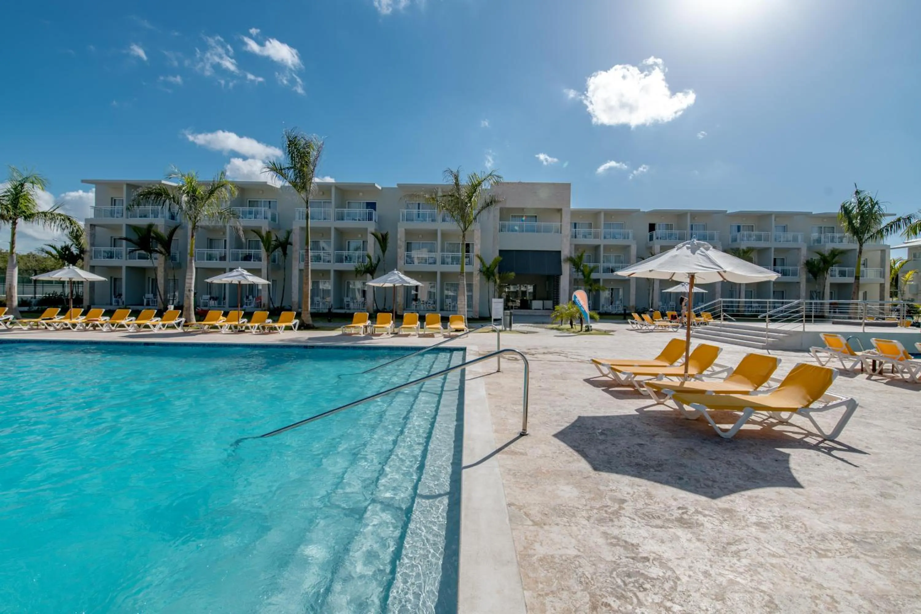 Swimming pool in Emotions by Hodelpa - Juan Dolio