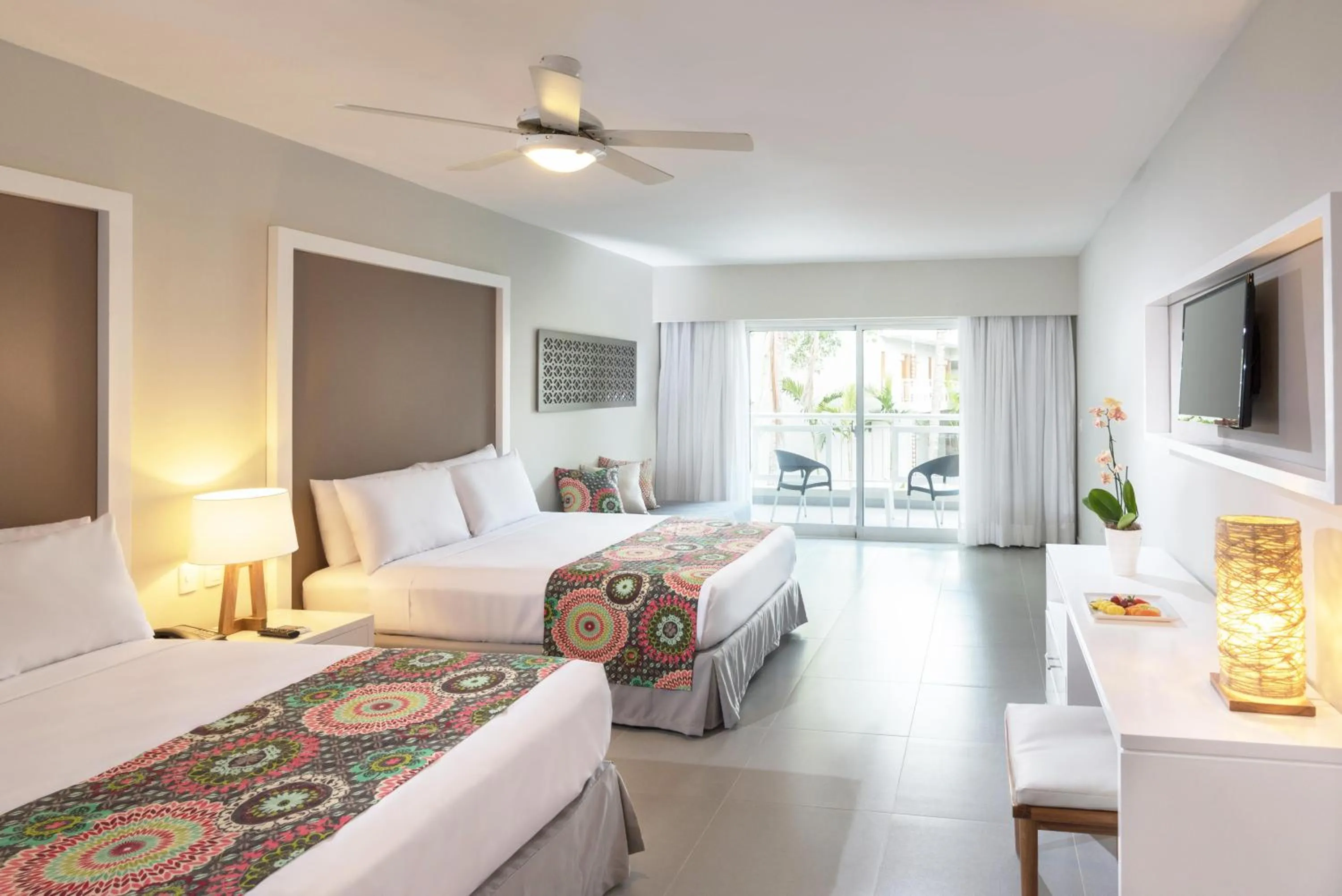 Photo of the whole room, Bed in Emotions by Hodelpa - Juan Dolio