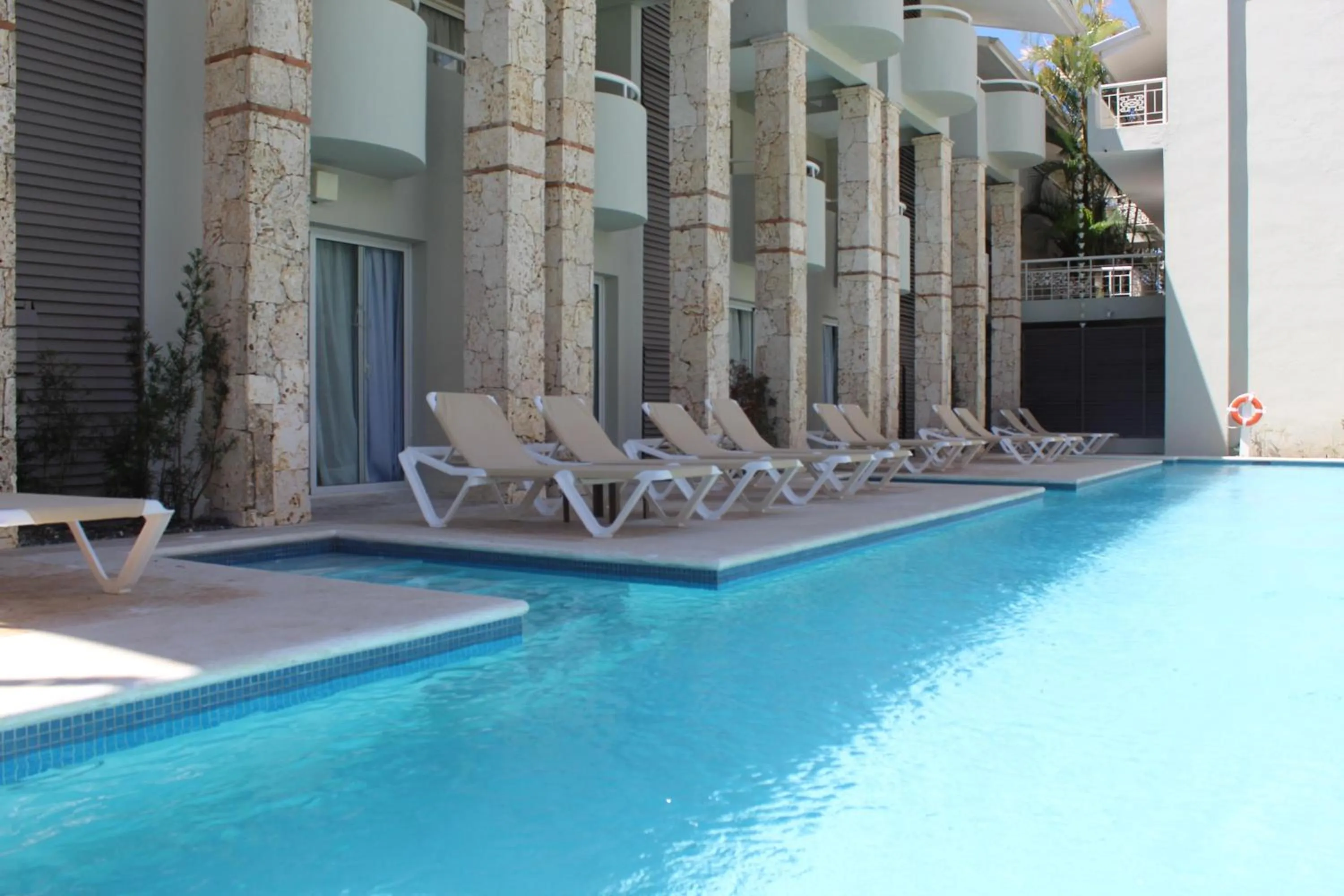 Swimming pool in Emotions by Hodelpa - Juan Dolio