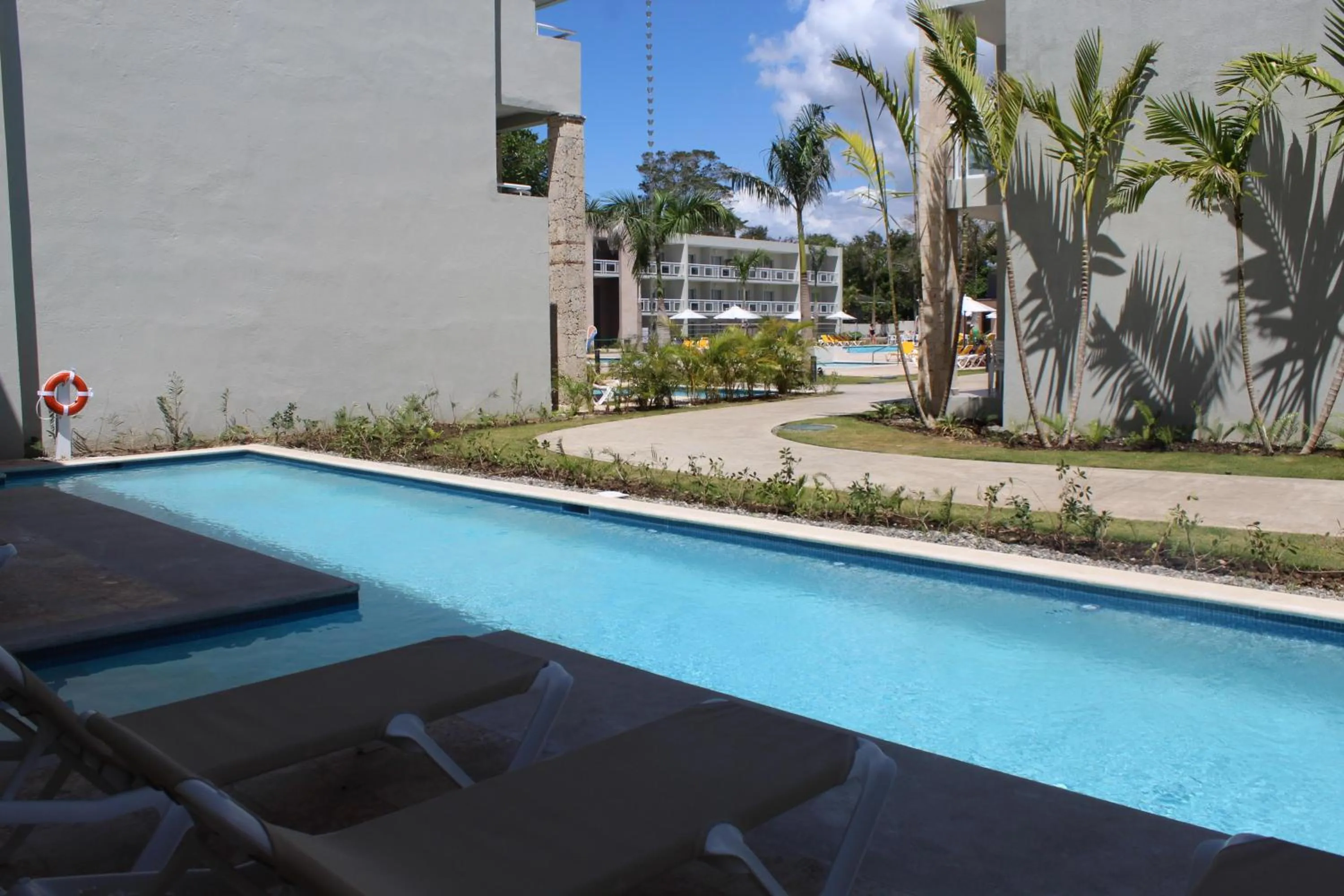 Swimming pool in Emotions by Hodelpa - Juan Dolio