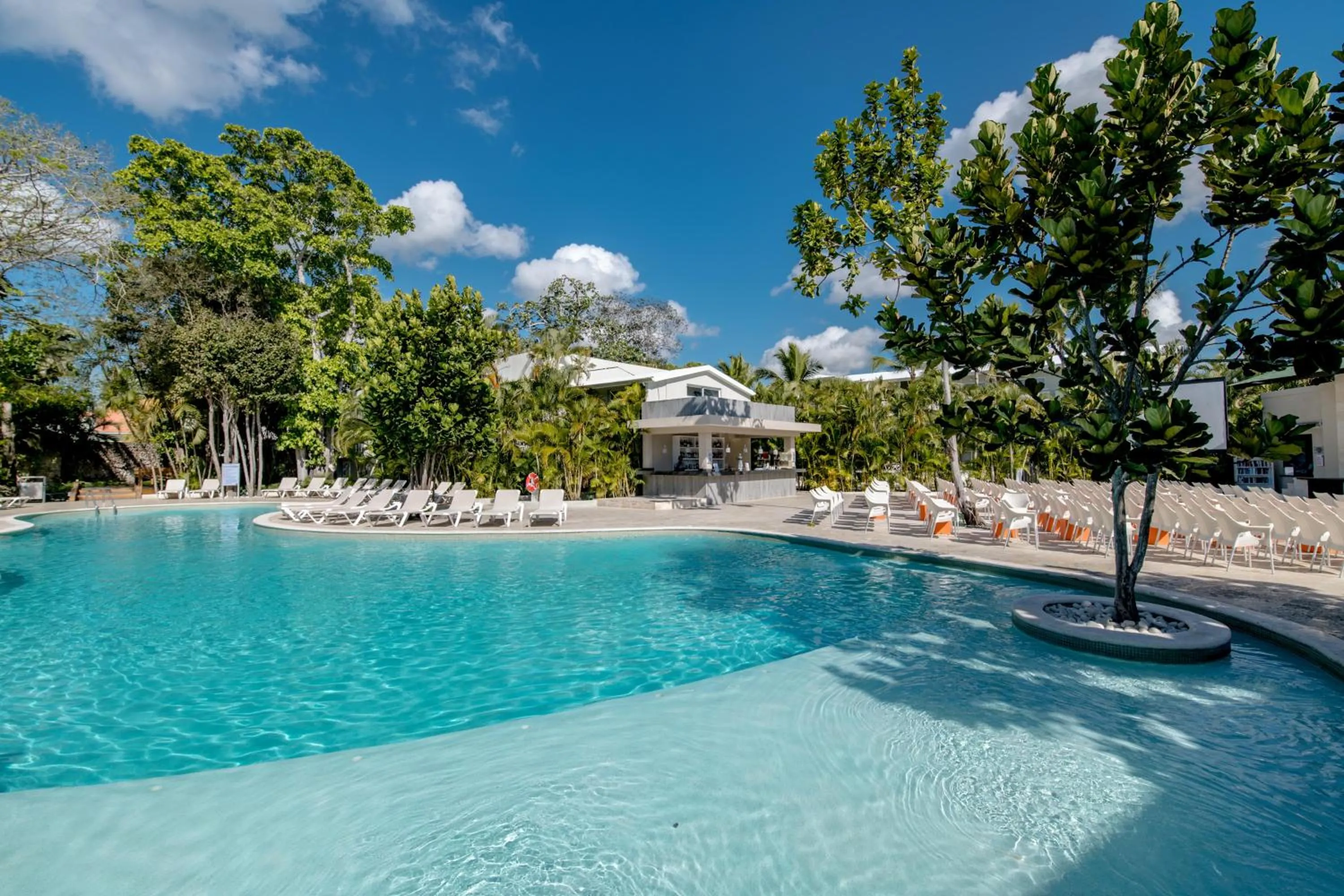 Swimming pool in Emotions by Hodelpa - Juan Dolio