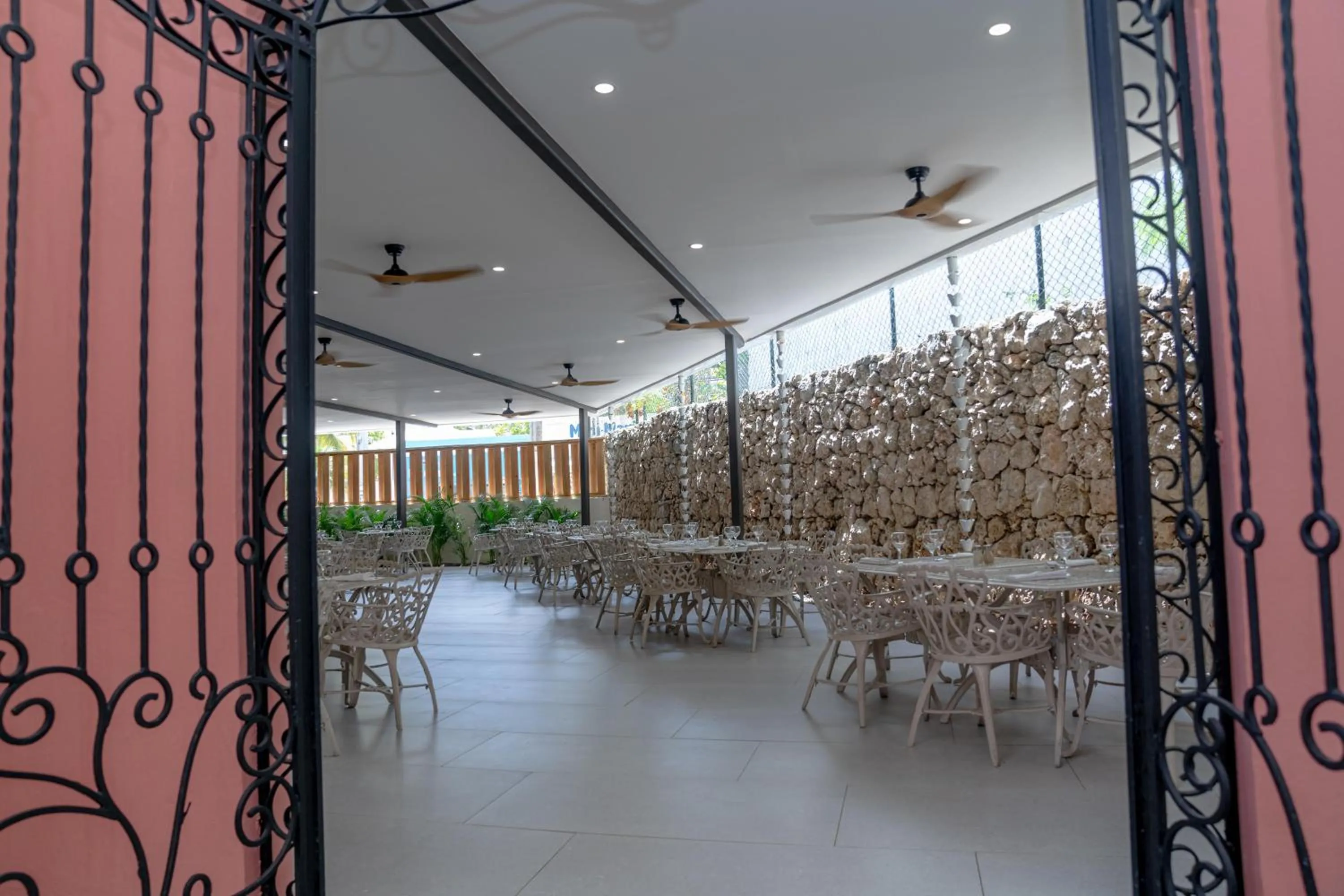 Restaurant/places to eat in Emotions by Hodelpa - Juan Dolio