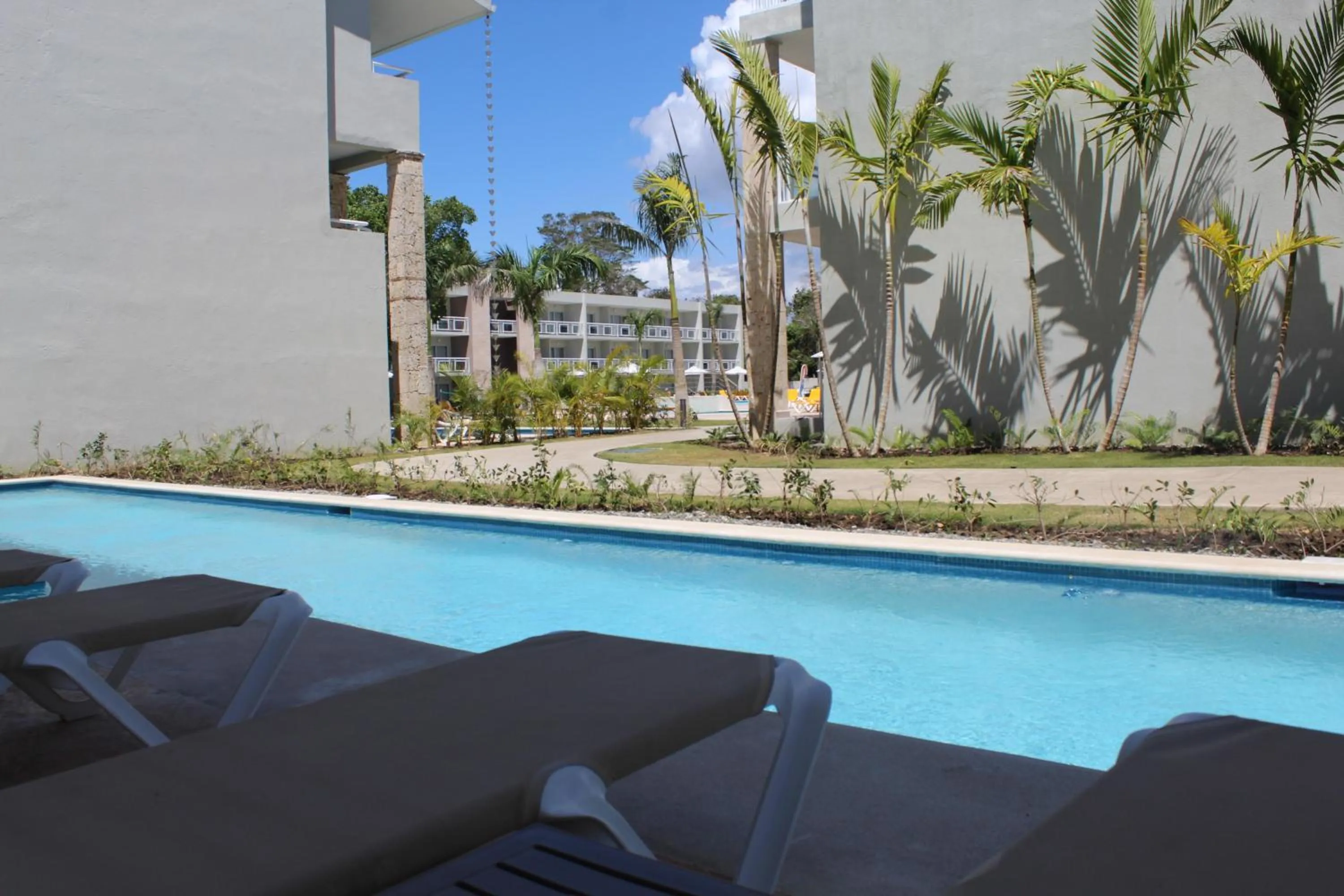 Swimming pool in Emotions by Hodelpa - Juan Dolio