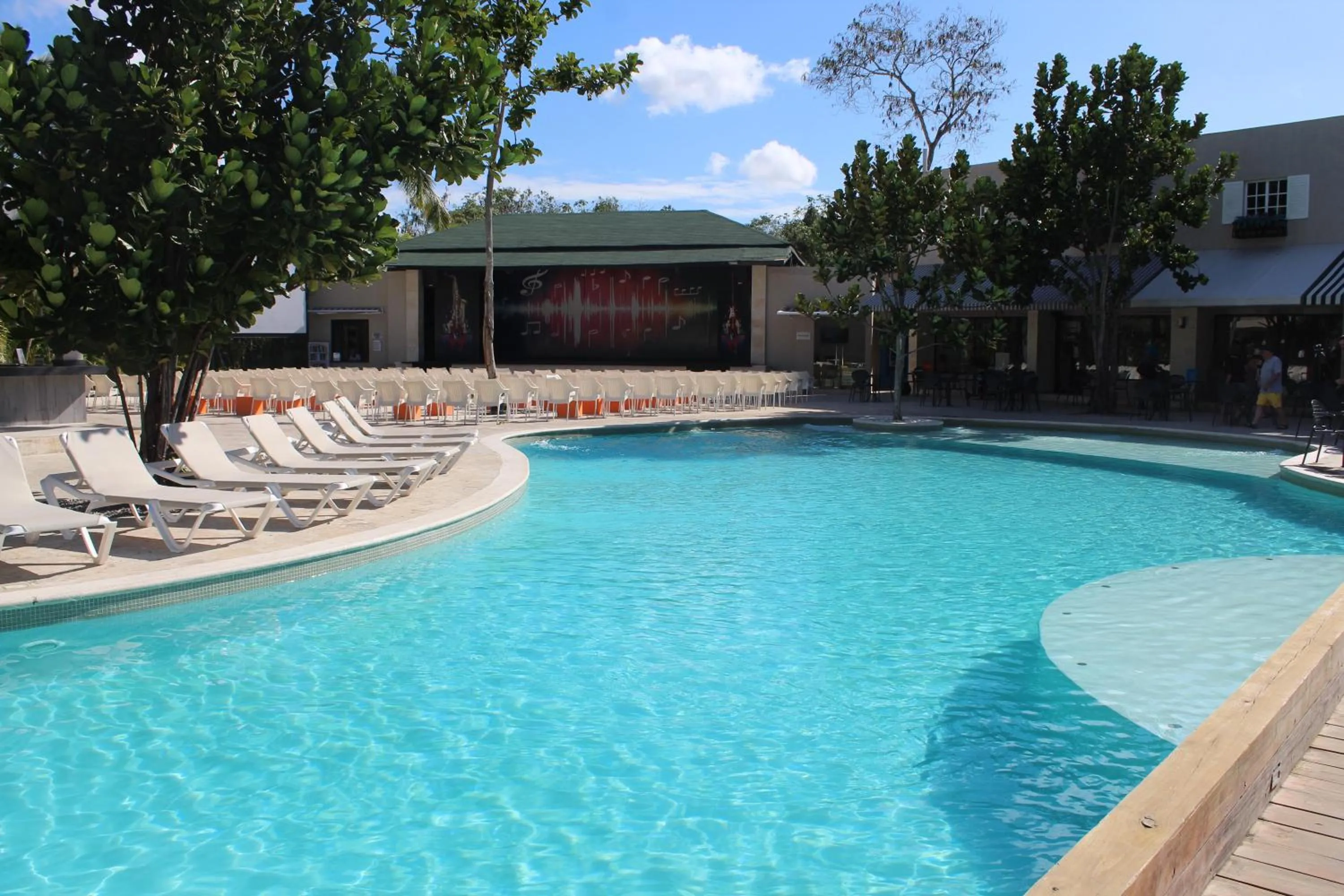 Swimming pool in Emotions by Hodelpa - Juan Dolio