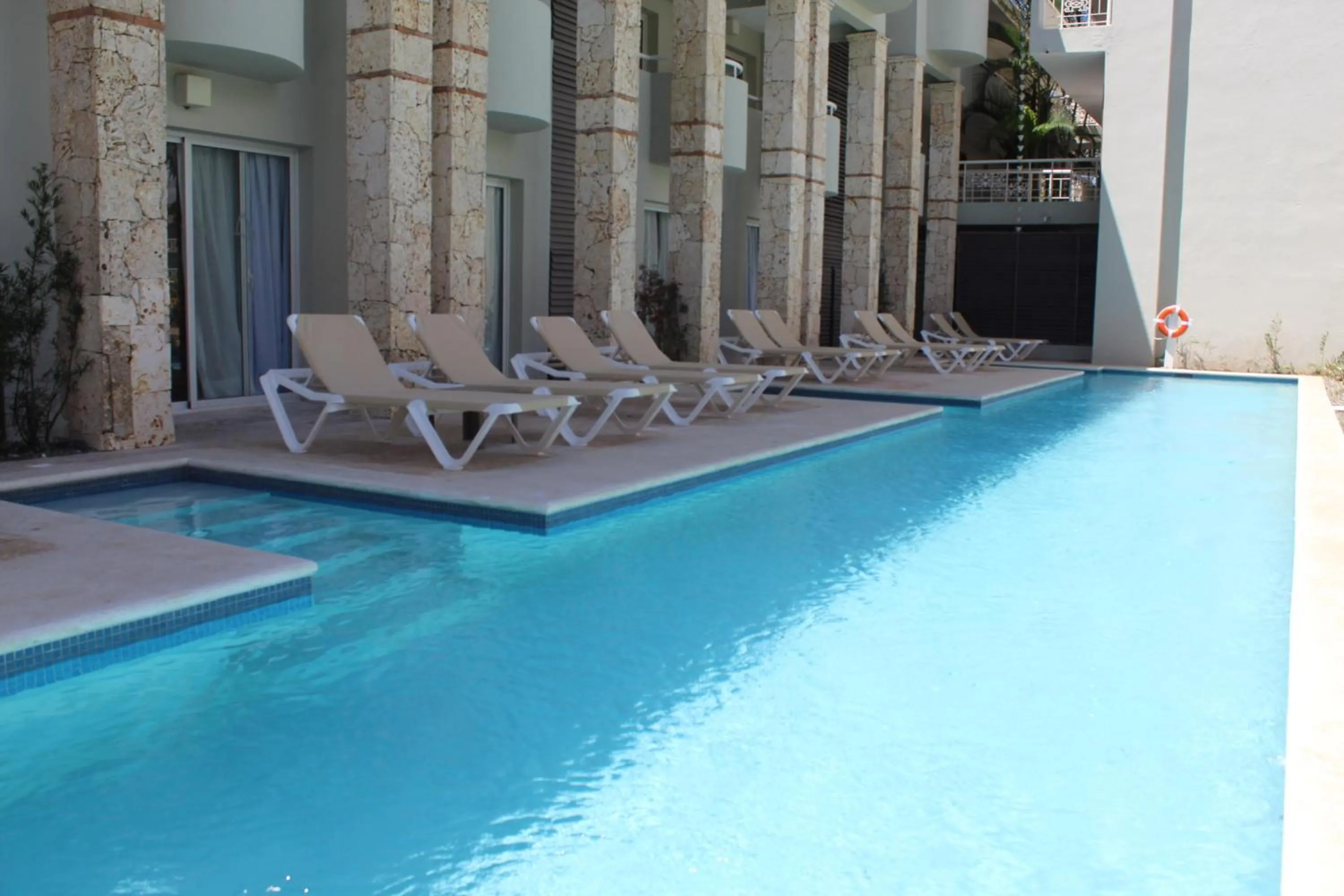 Swimming pool in Emotions by Hodelpa - Juan Dolio