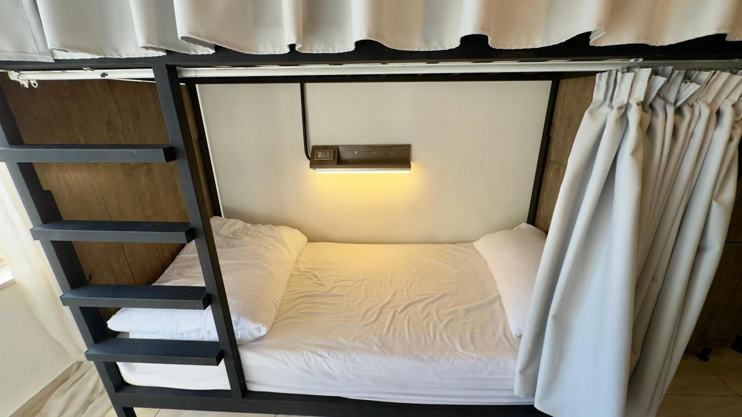 bunk bed, Bed in Antika Amman Hotel