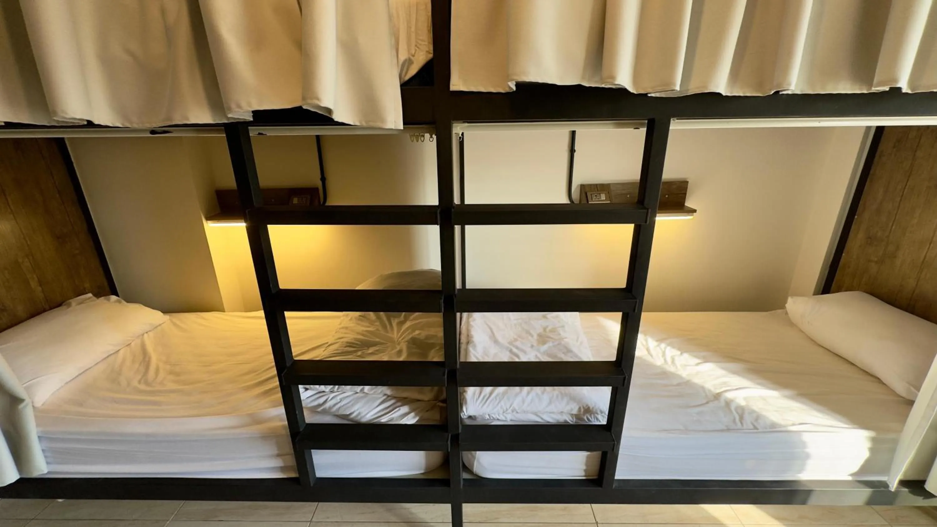 bunk bed, Bed in Antika Amman Hotel