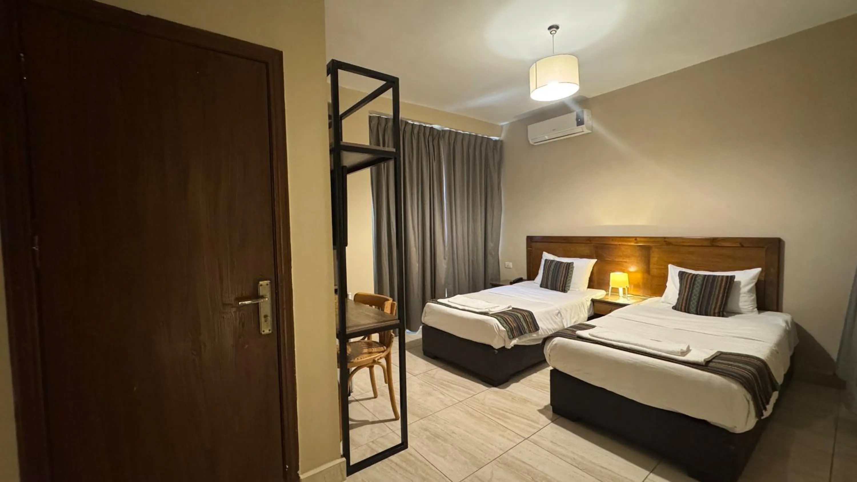 Bedroom, Bed in Antika Amman Hotel