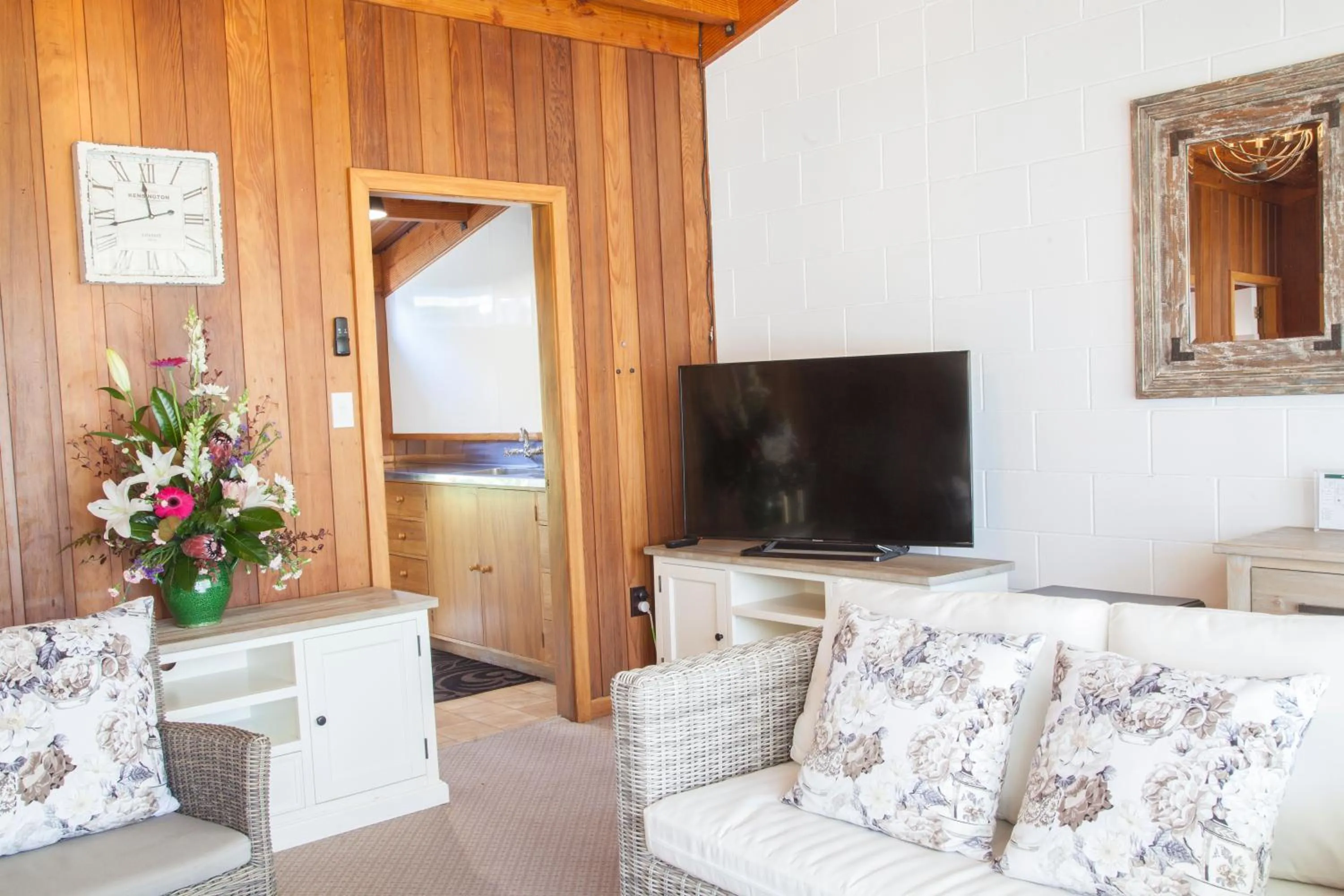 Living room in Okoroire Hot Springs Hotel