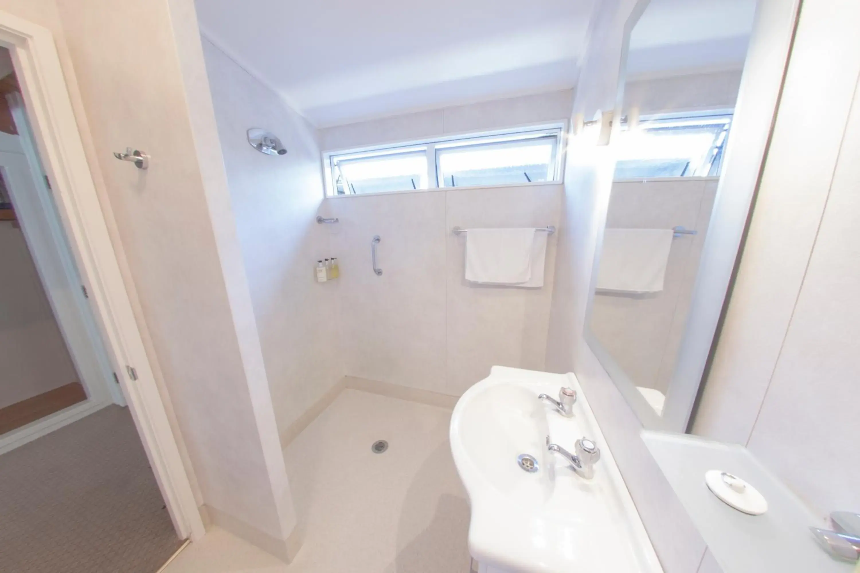 Chalet with Spa Bath in Okoroire Hot Springs Hotel Chalet with Spa Bath in Okoroire Hot Springs Hotel