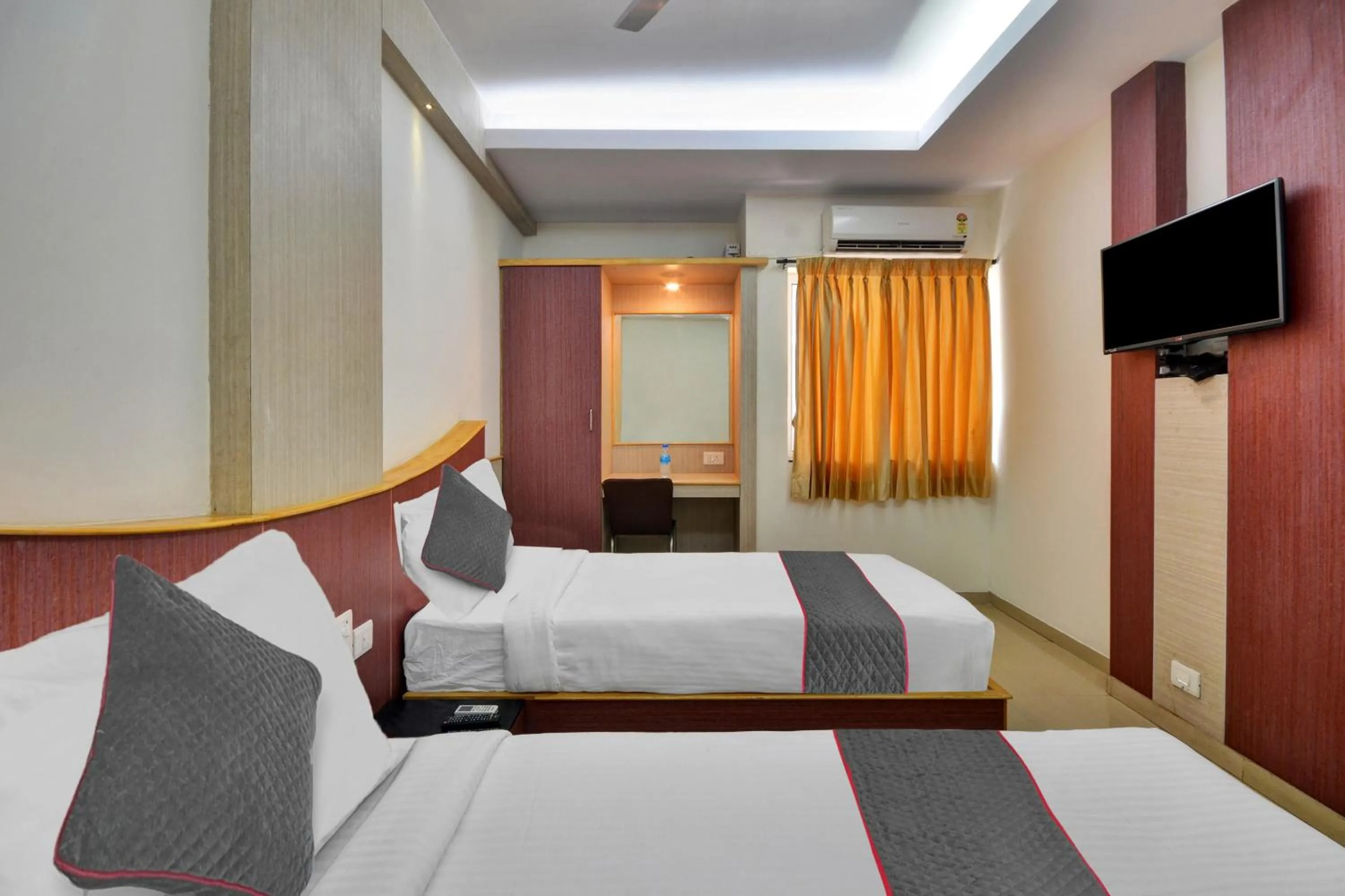 Bedroom, Bed in Townhouse Coastal Grand Hotels and Resorts