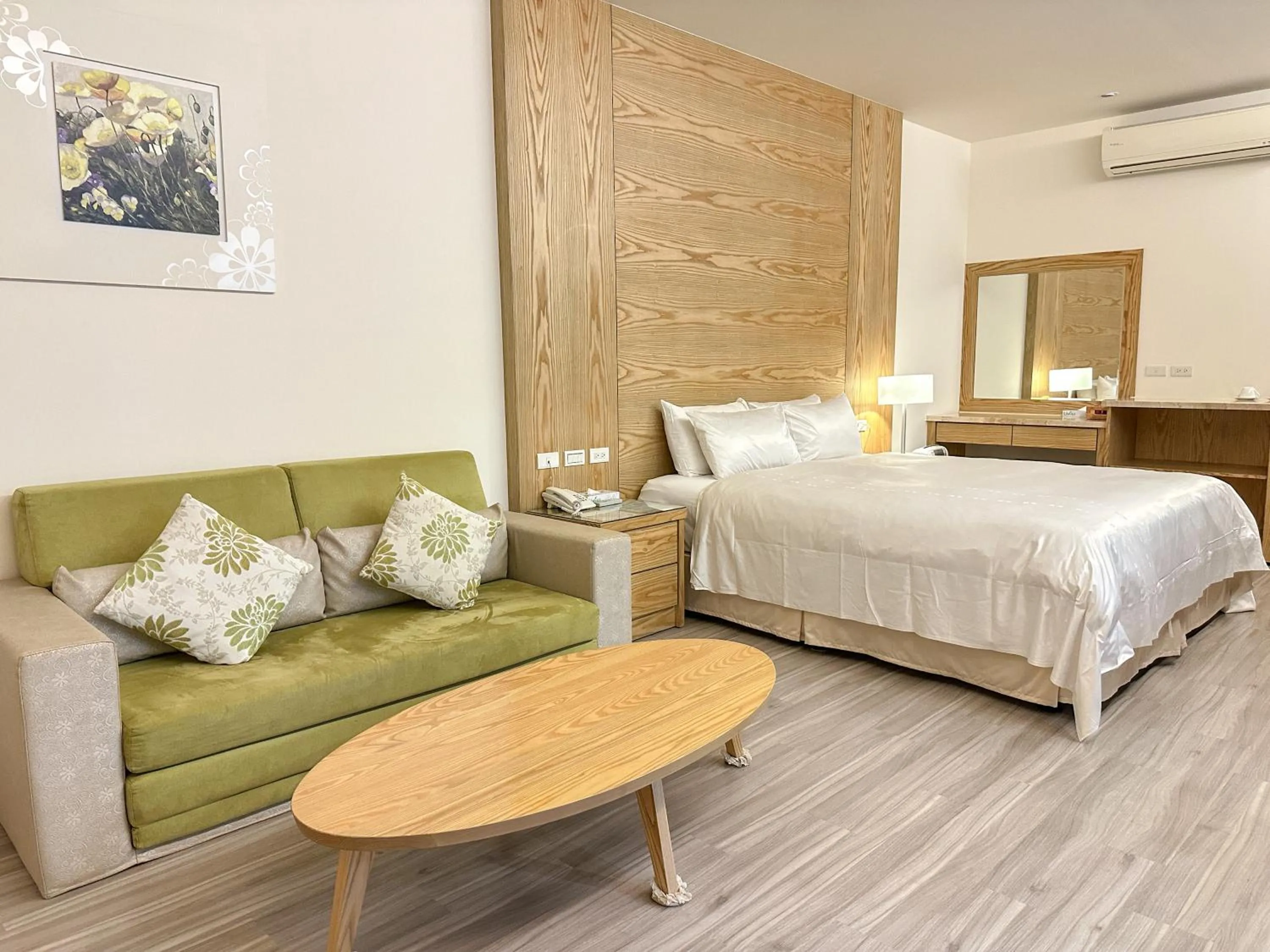 Photo of the whole room, Bed in Yage Hotspring House