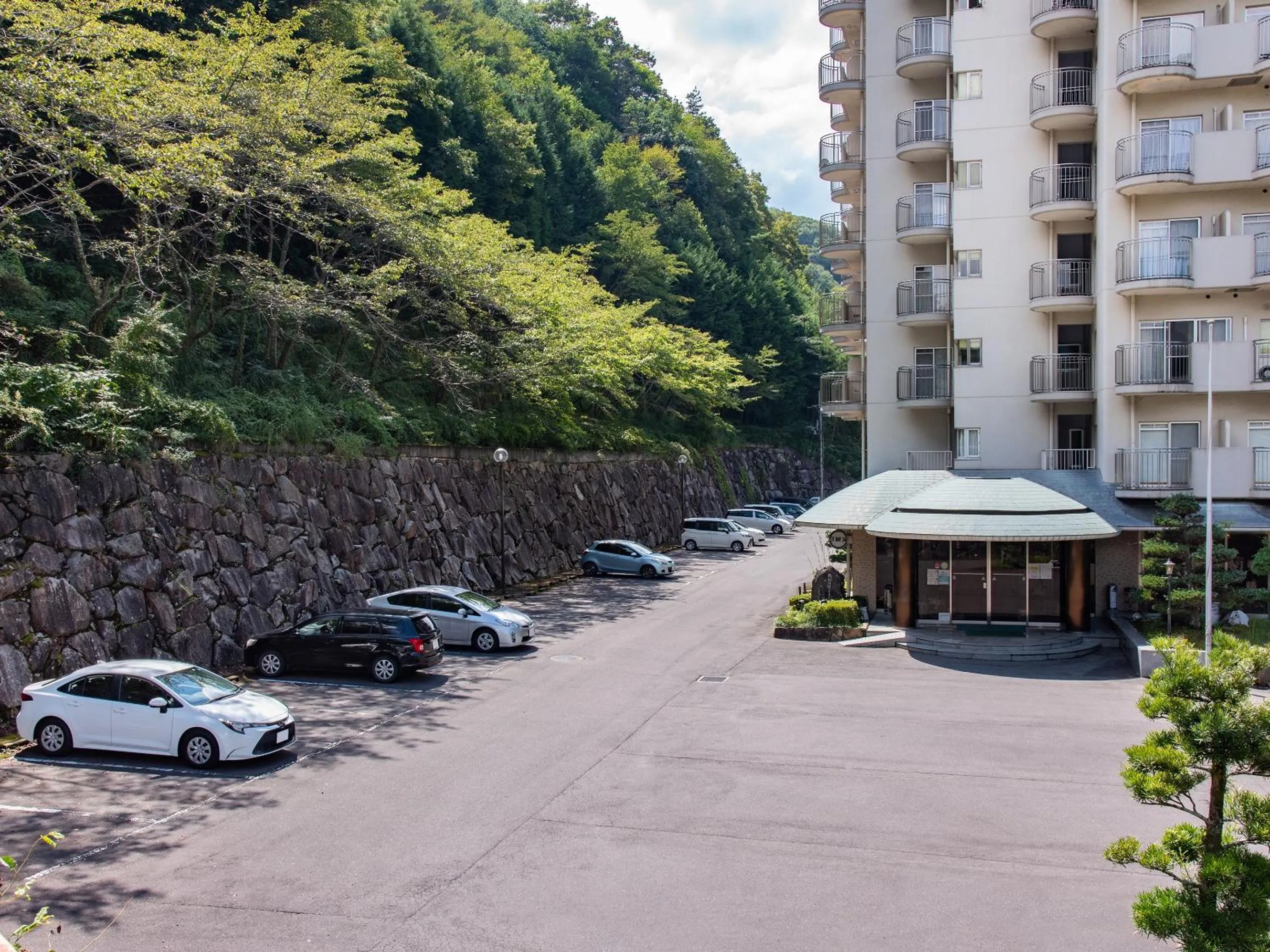 Parking in Shin Kabakawa Kanko Hotel